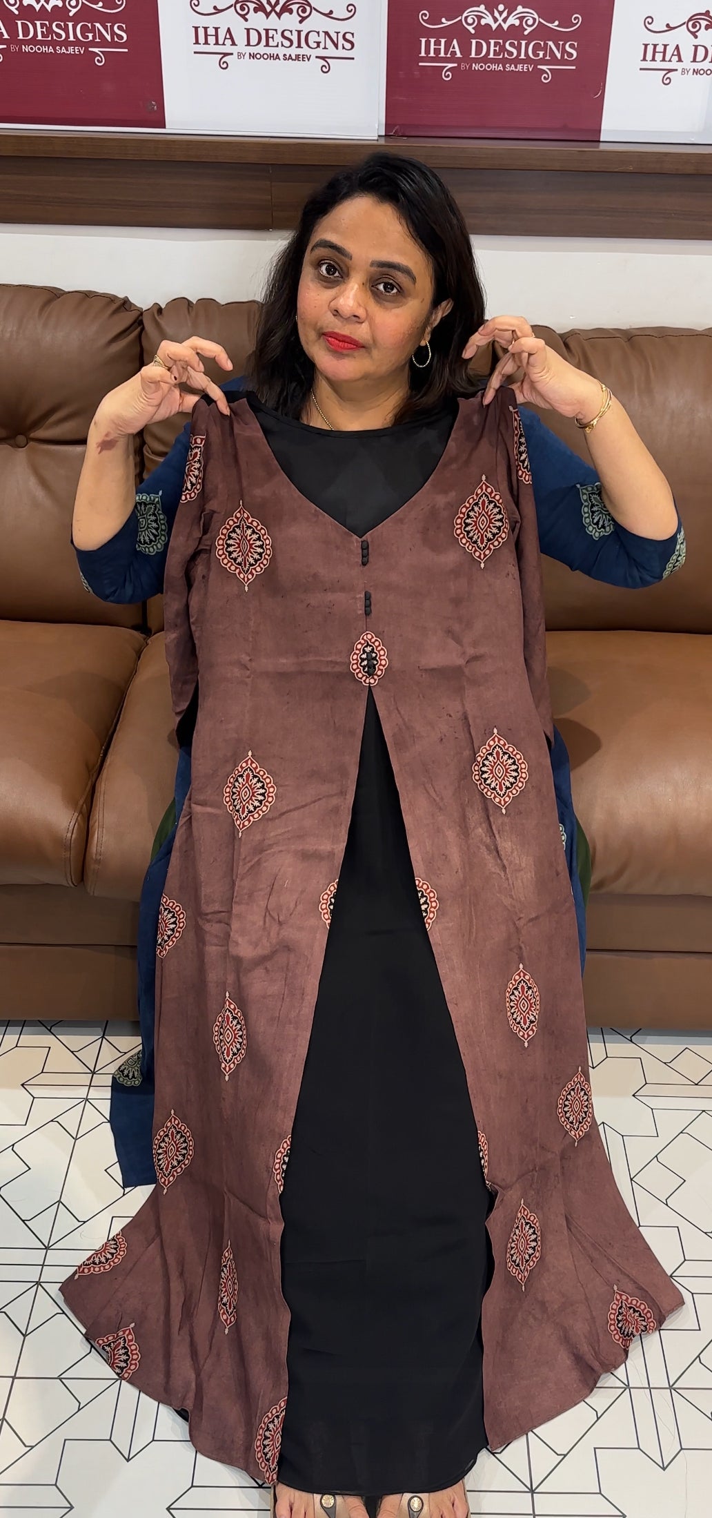 IHA'S IN-HOUSE PRINTED ALINE TOPS - IHA 26251