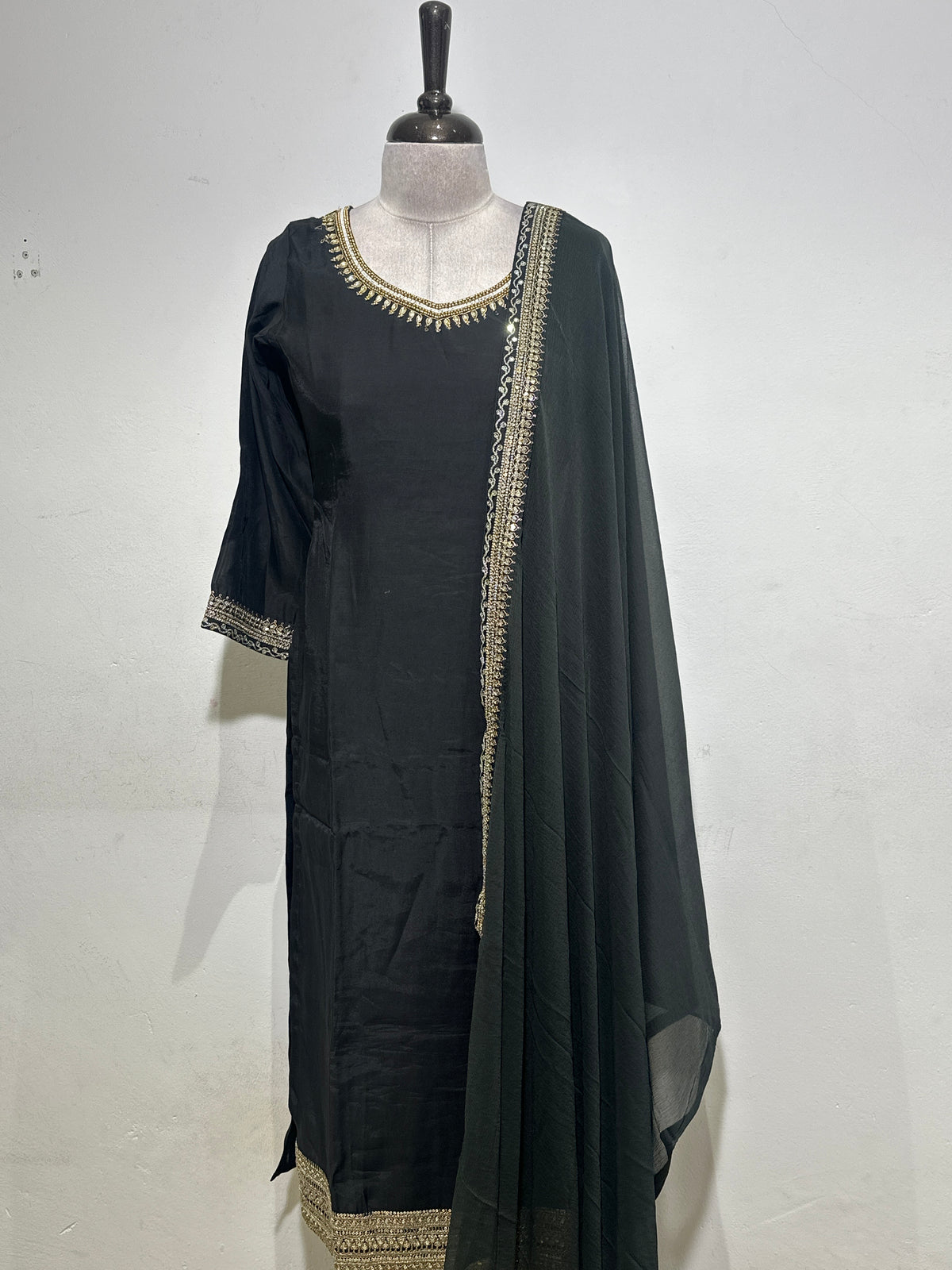 OFFER SALES READY TO WEAR SETS  -  IHA 35622