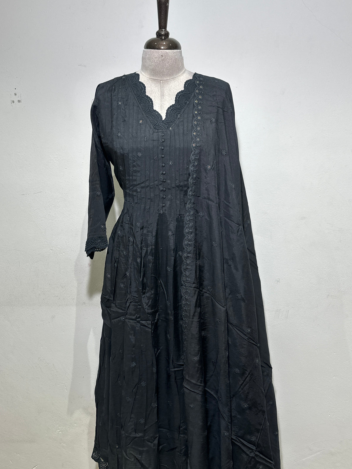 OFFER SALES READY TO WEAR SETS  -  IHA 35622