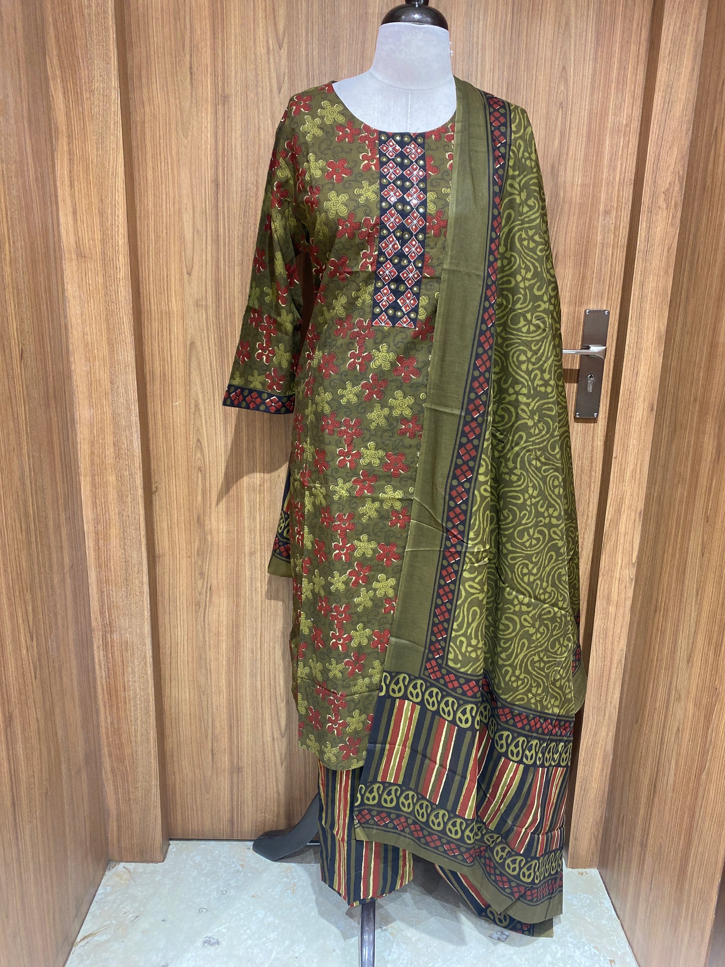 OFFER SALES TOP AND BOTTOM - IHA 27057