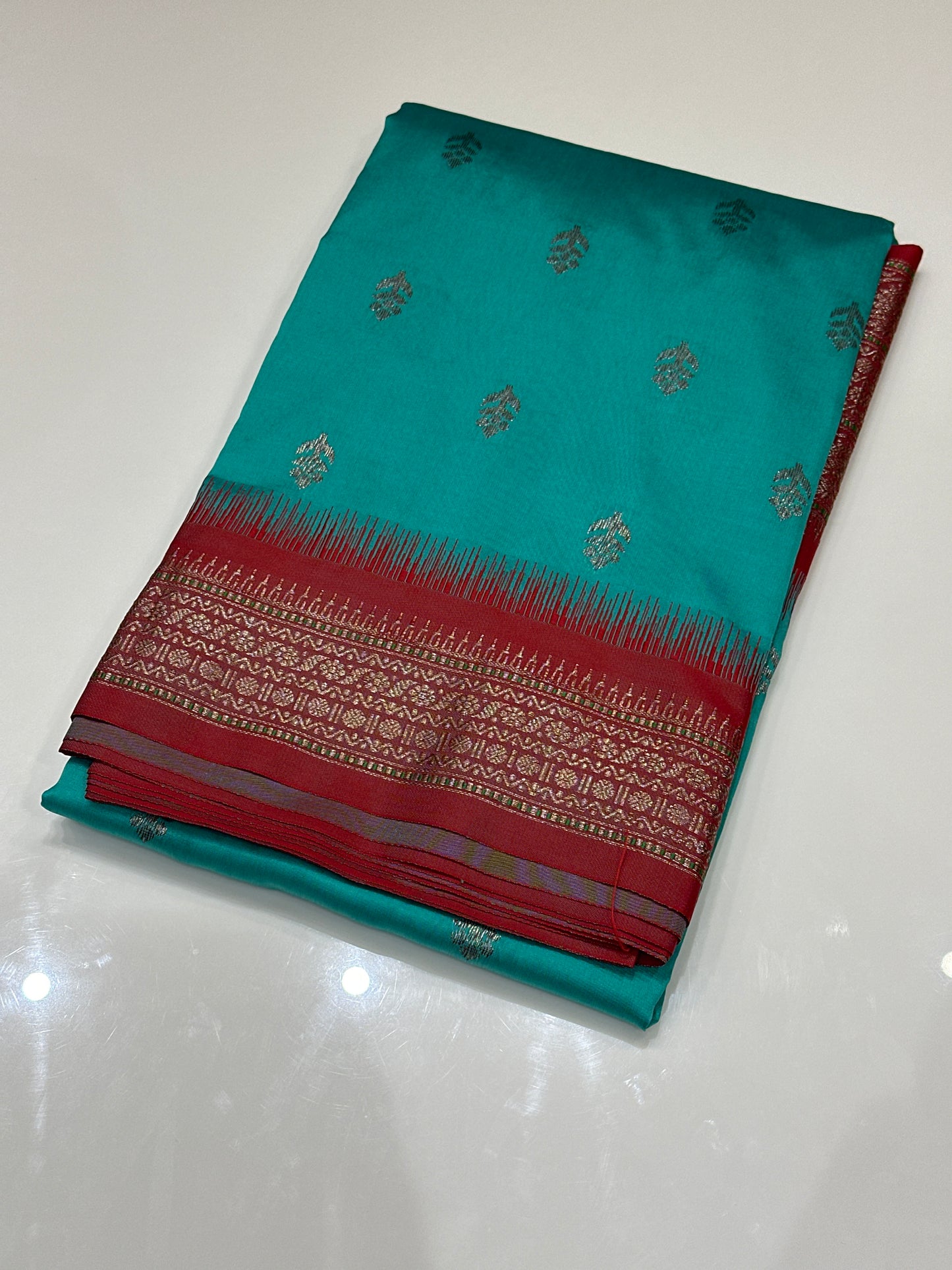 OFFER SALES SAREES - IHA 27137