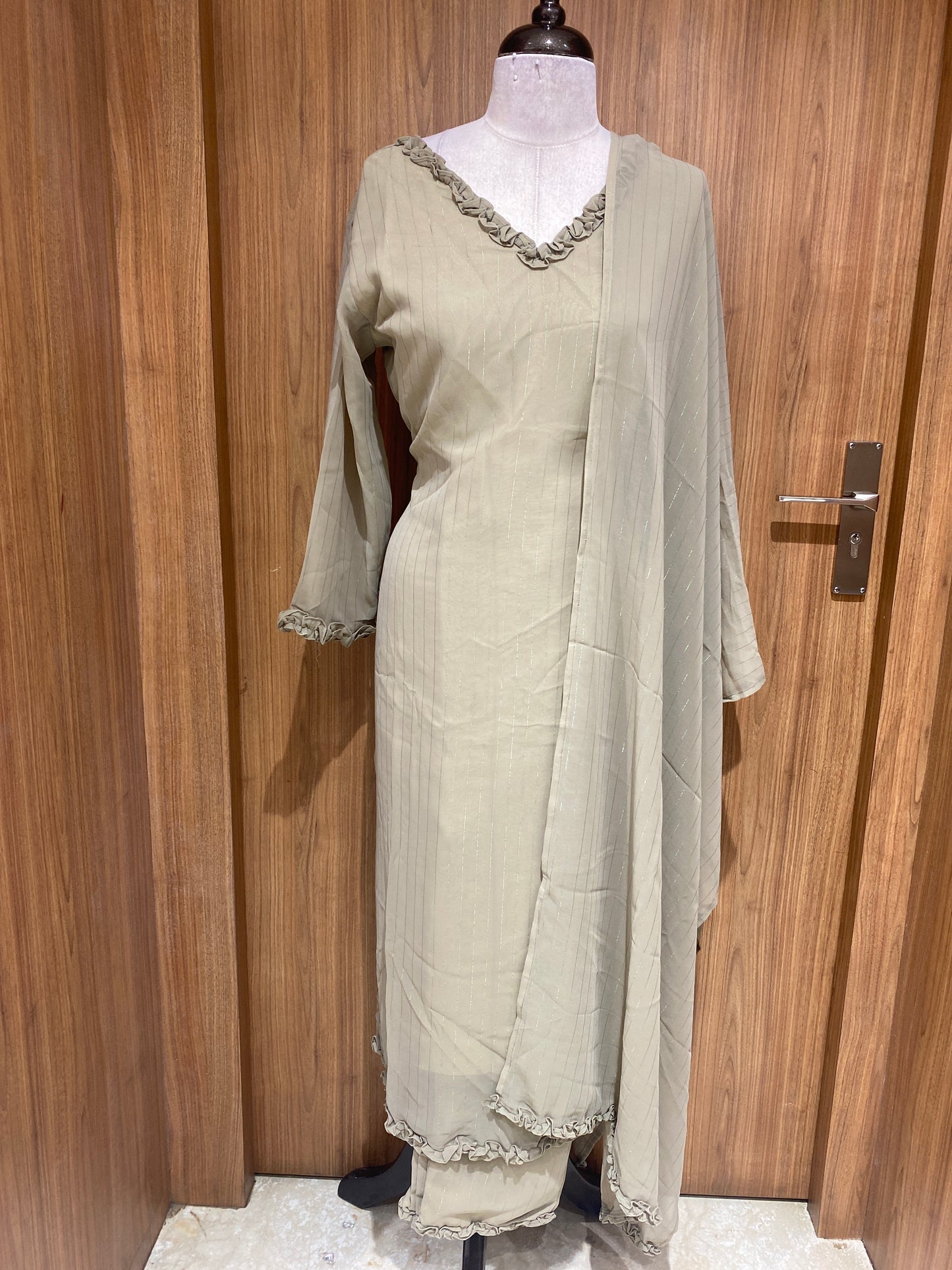 OFFER SALES TOP AND BOTTOM - IHA 27052