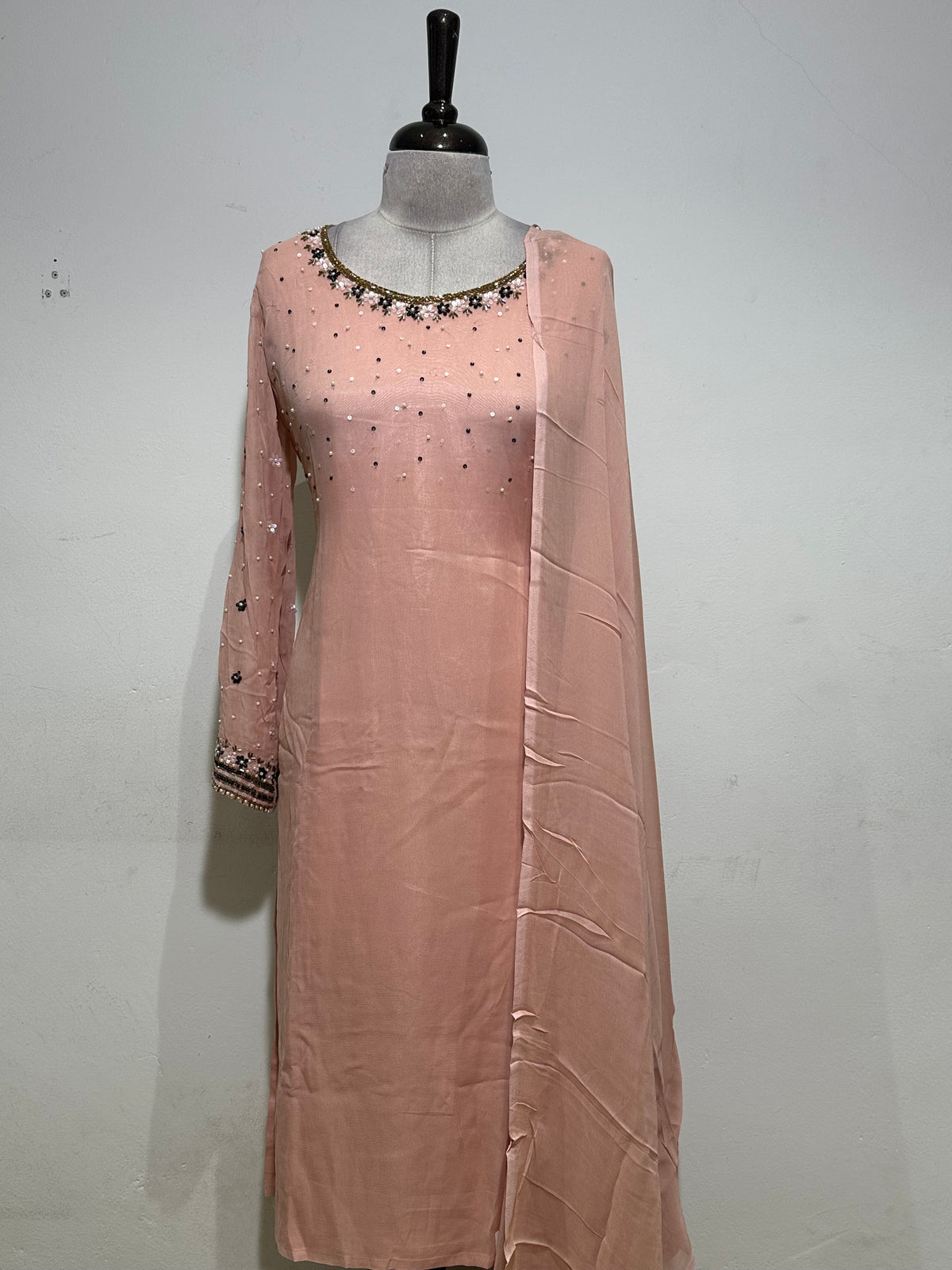 OFFER SALES READY TO WEAR SETS  -  IHA 35622