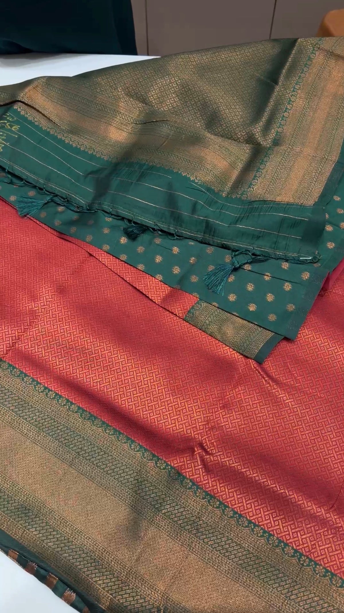 OFFER SALES SAREES - IHA 35386