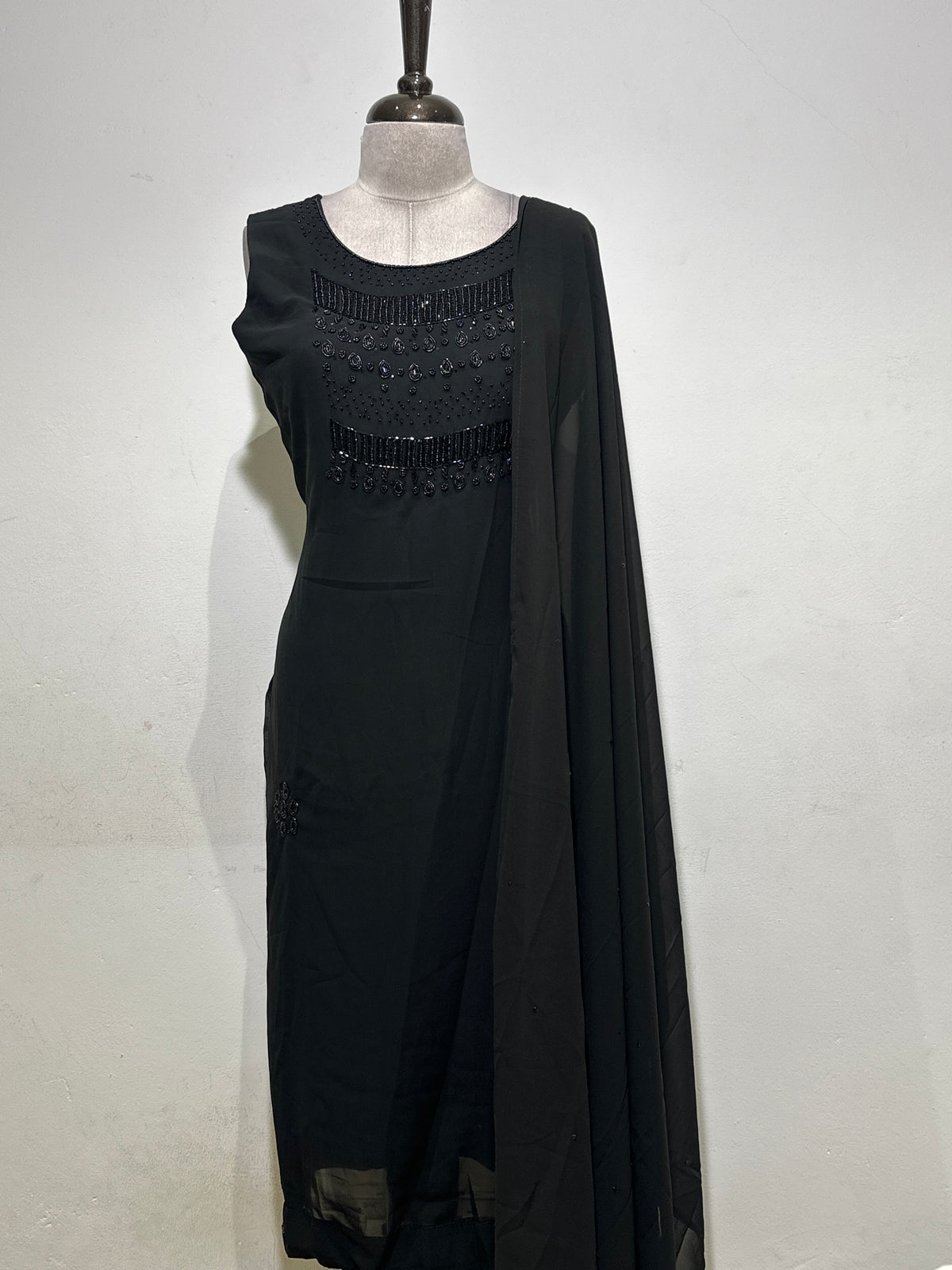 OFFER SALES READY TO WEAR SETS  -  IHA 35622