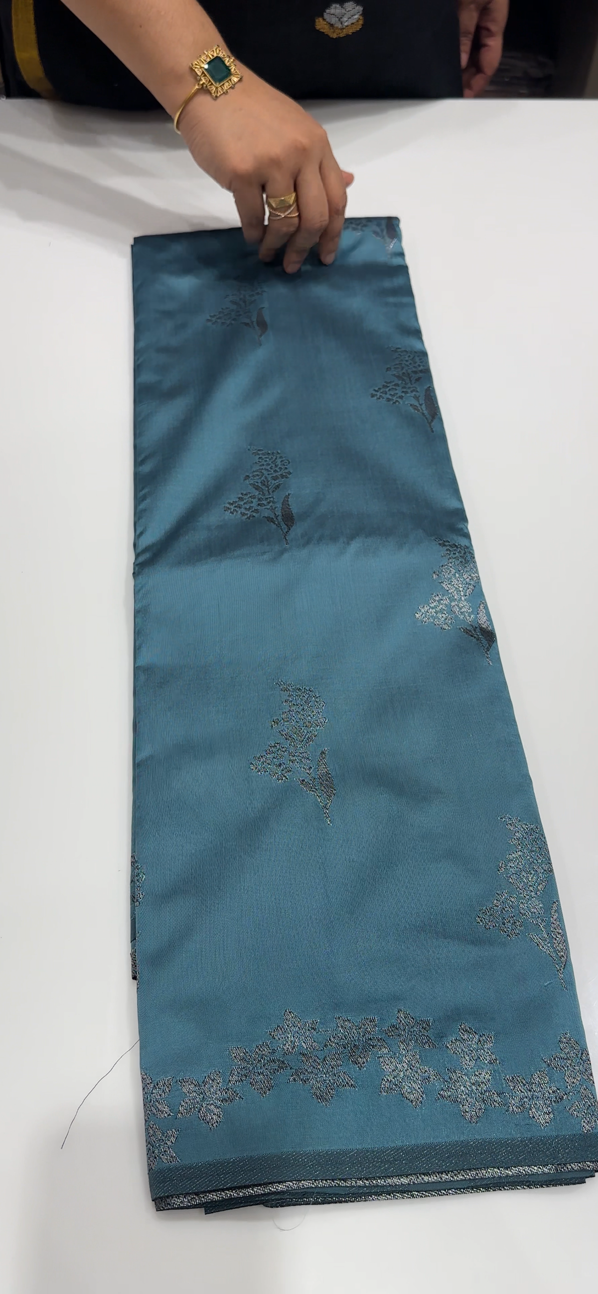 OFFER SALES SAREES - IHA 35502