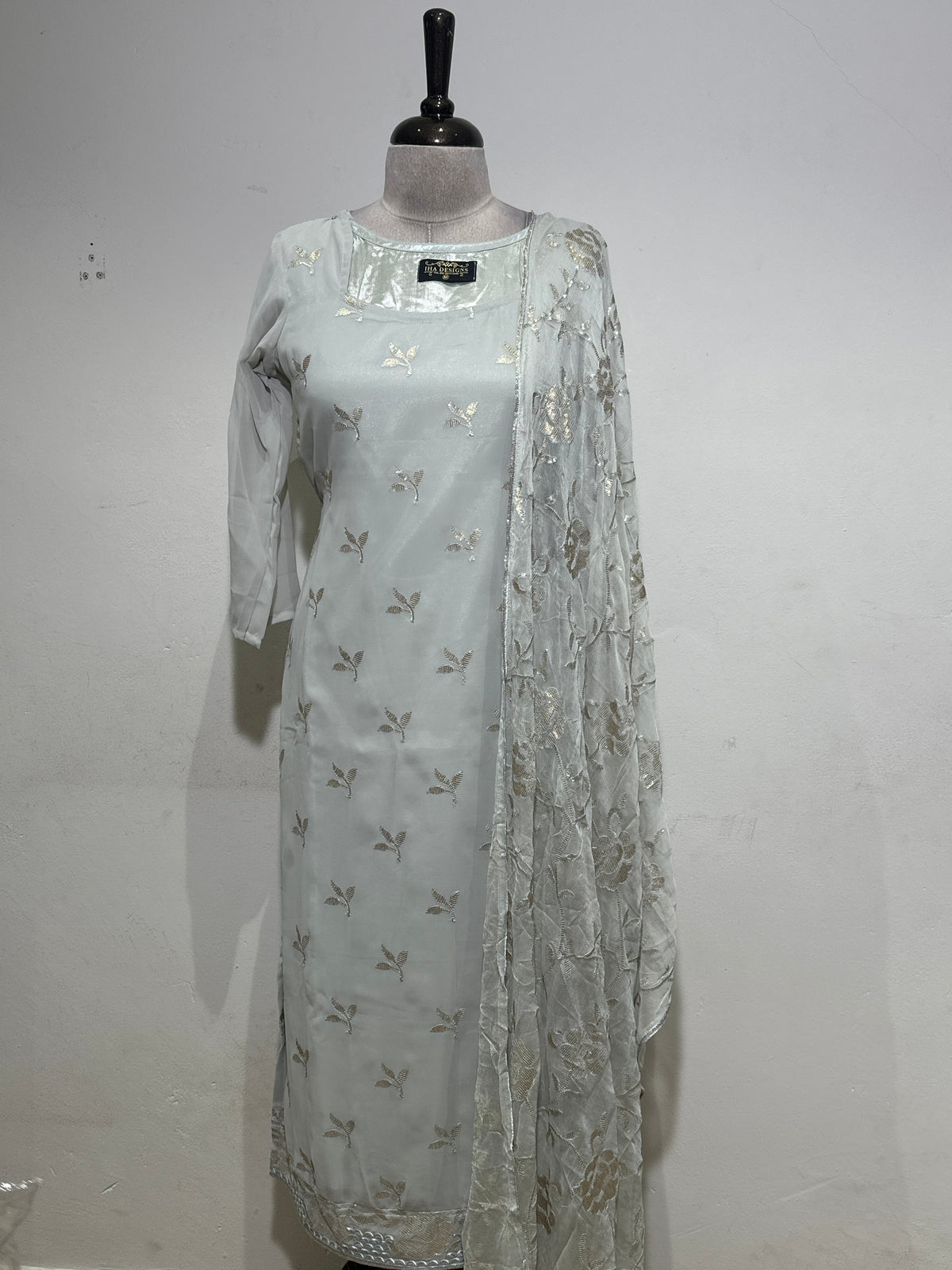 OFFER SALES READY TO WEAR SETS  -  IHA 35622