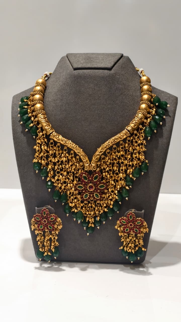 DESIGNER NECKLACE SETS - IHA 35831