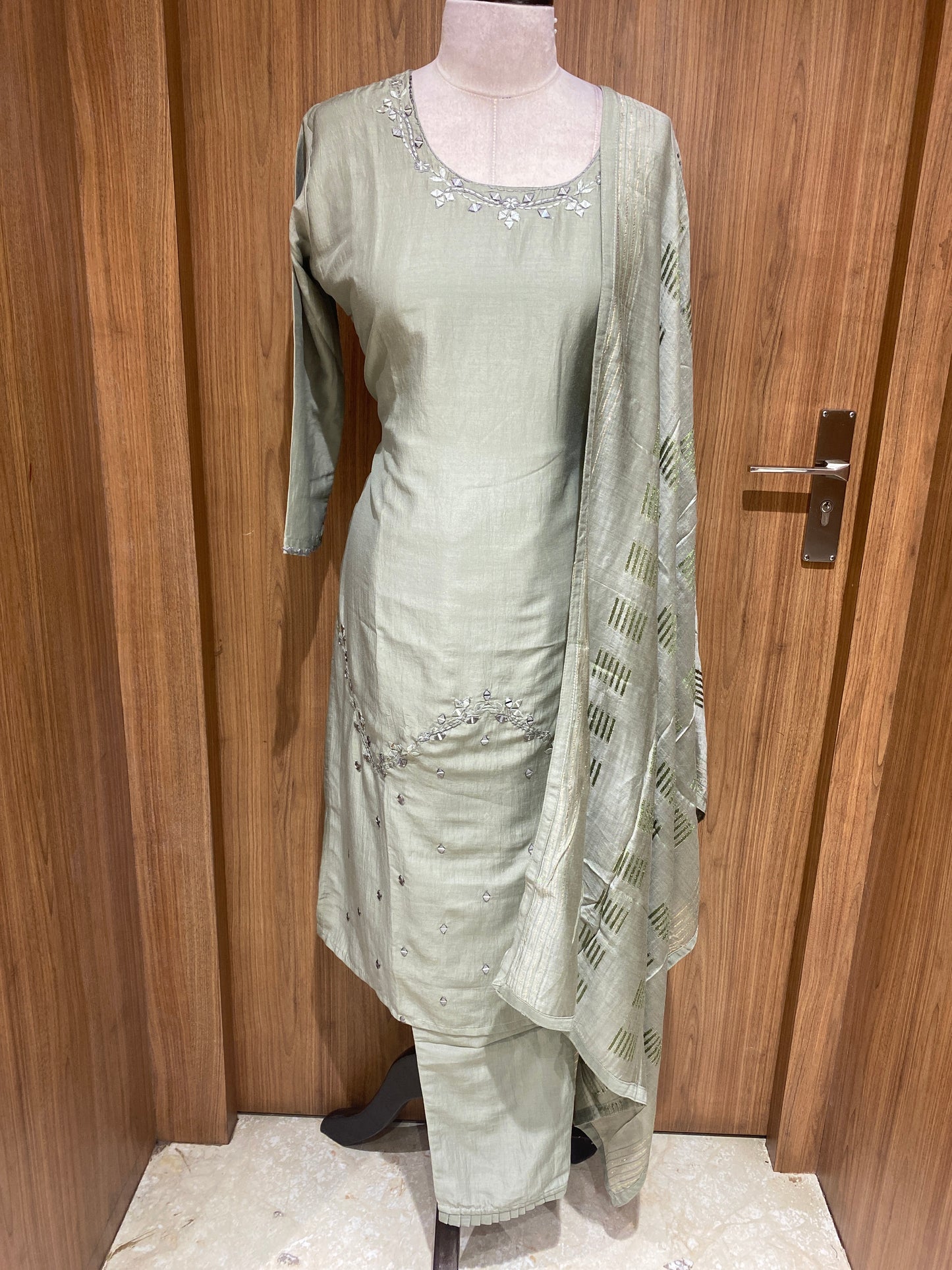 OFFER SALES TOP AND BOTTOM - IHA 27066