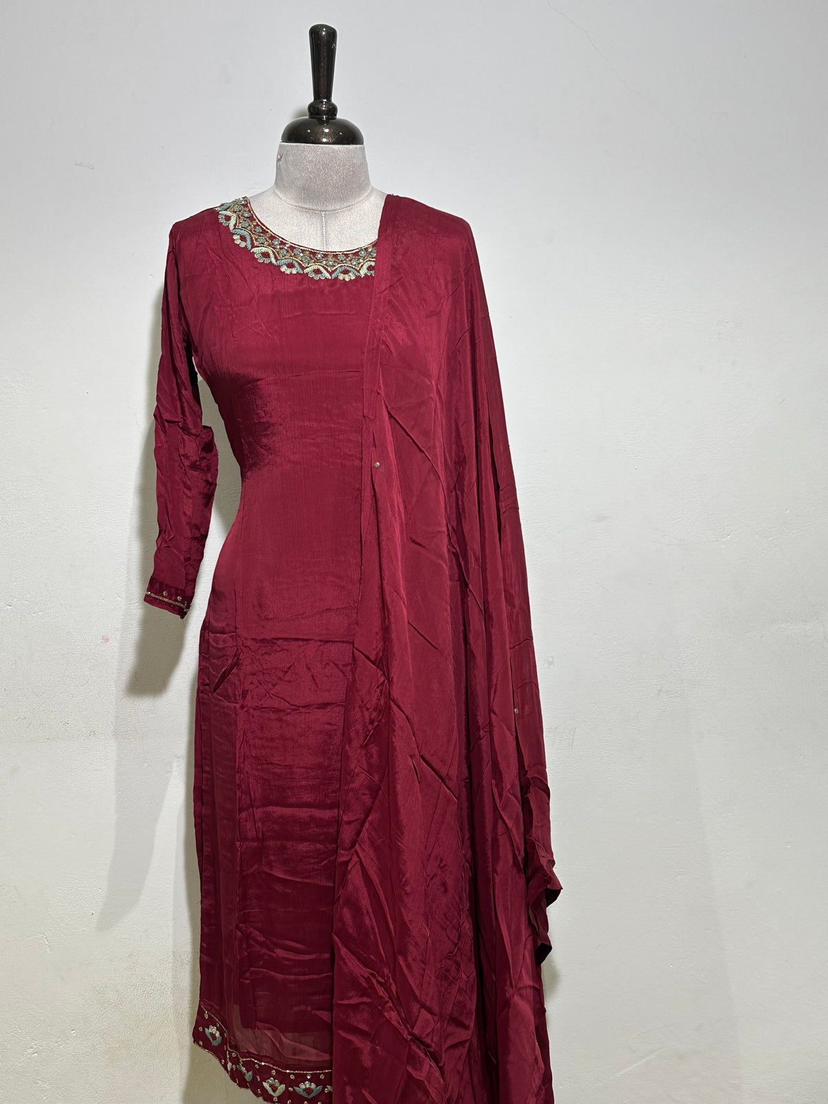 OFFER SALES READY TO WEAR SETS  -  IHA 35622