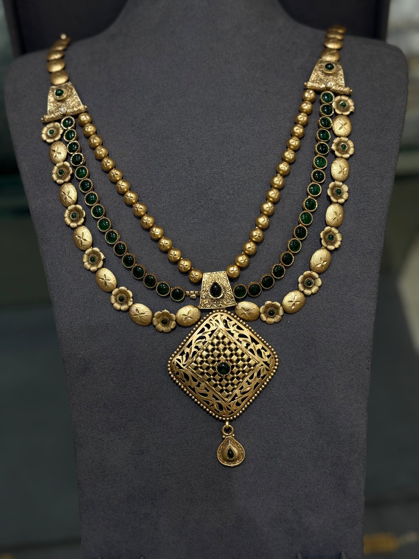 DESIGNER NECKLACE SETS - IHA 26304