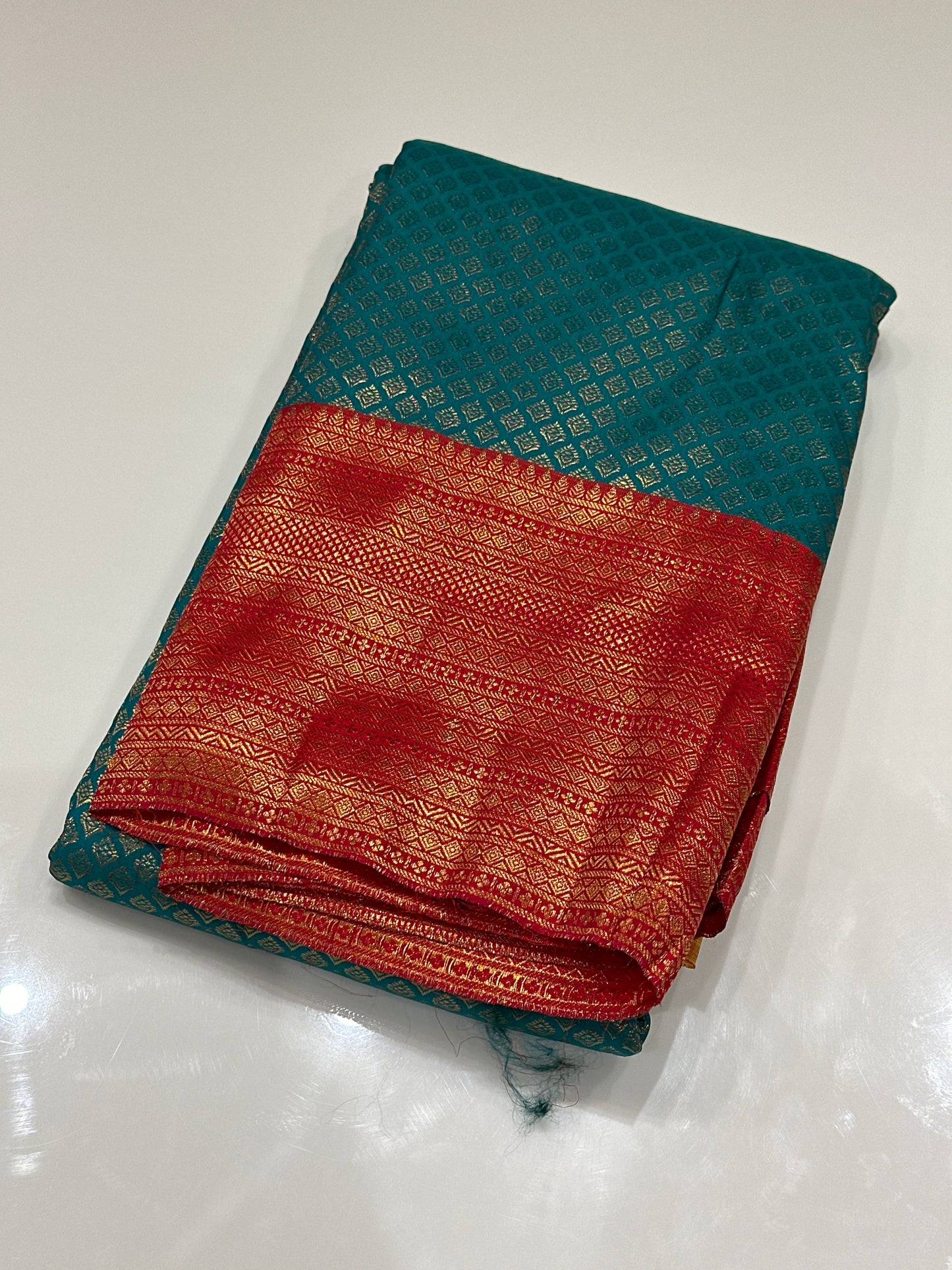 OFFER SALES SAREES - IHA 27178