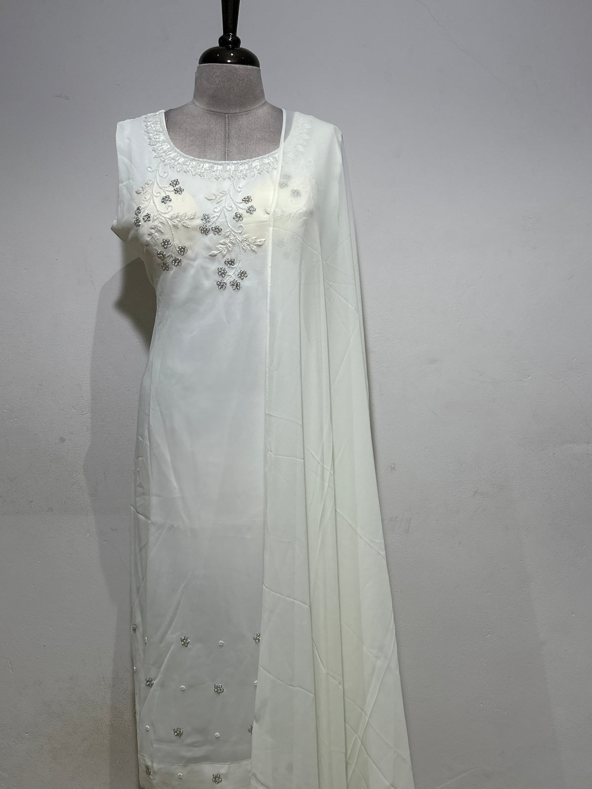 OFFER SALES READY TO WEAR SETS  -  IHA 35622