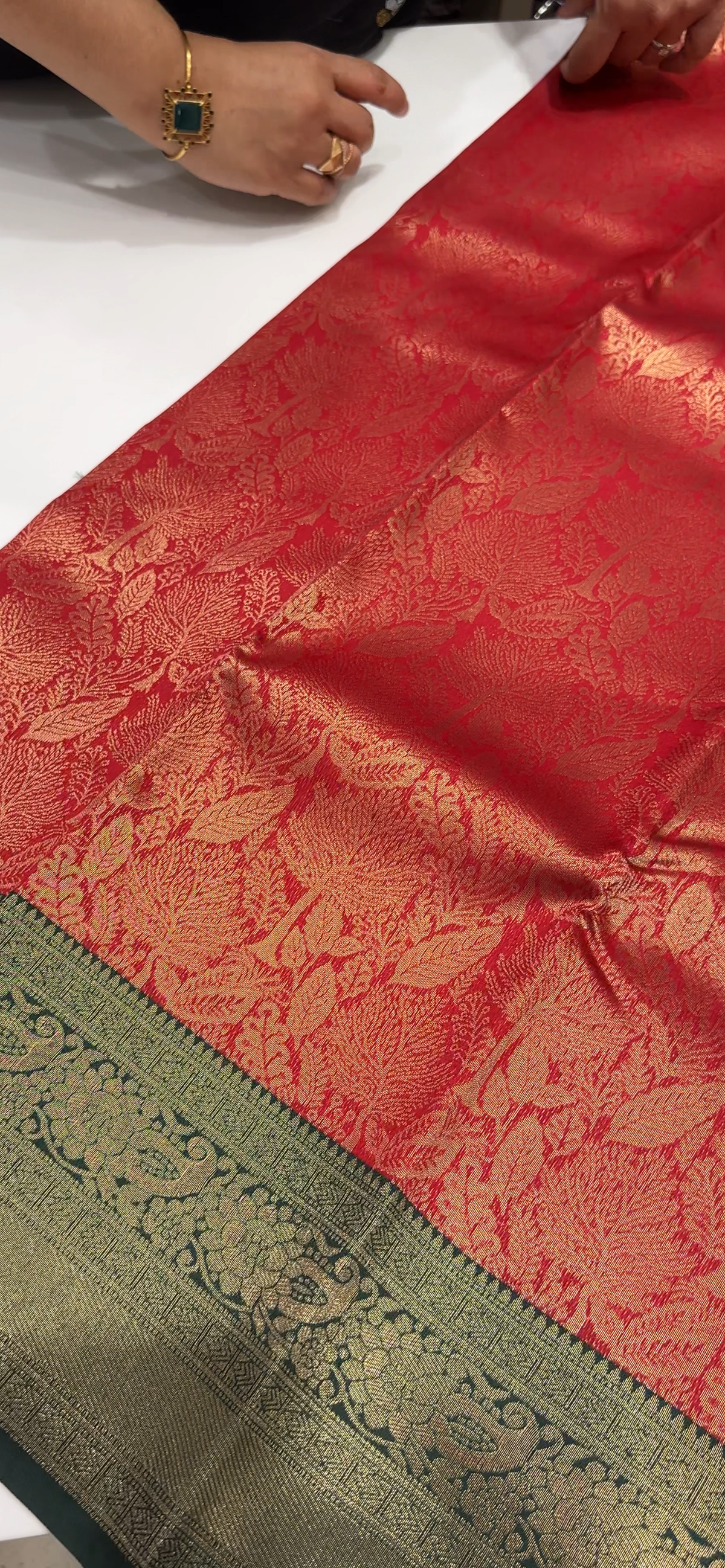 OFFER SALES SAREES - IHA 35502