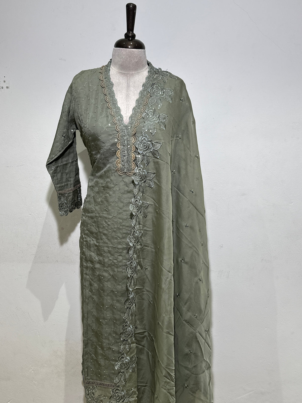 OFFER SALES READY TO WEAR SETS  -  IHA 35622