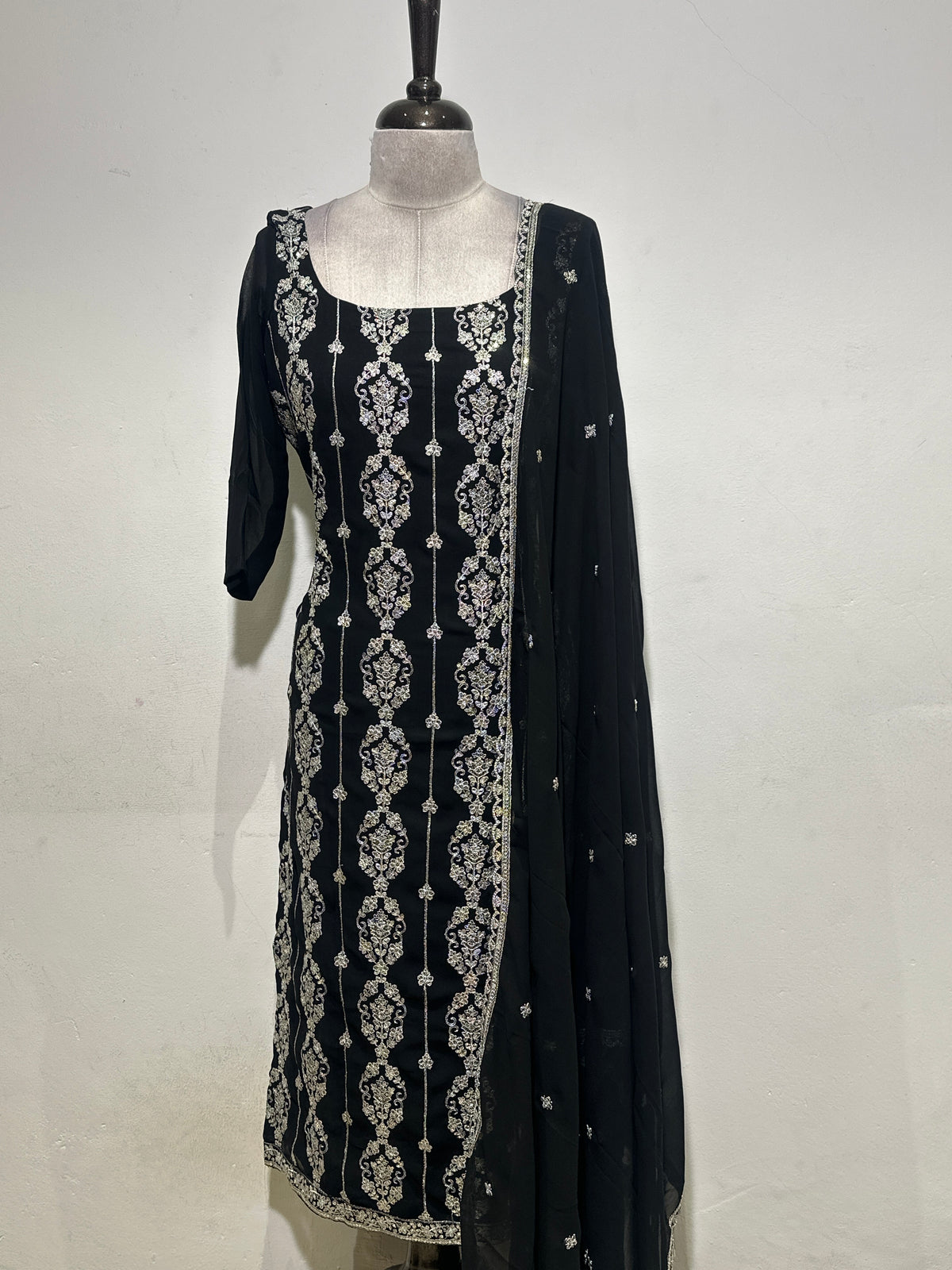 OFFER SALES READY TO WEAR SETS  -  IHA 35622