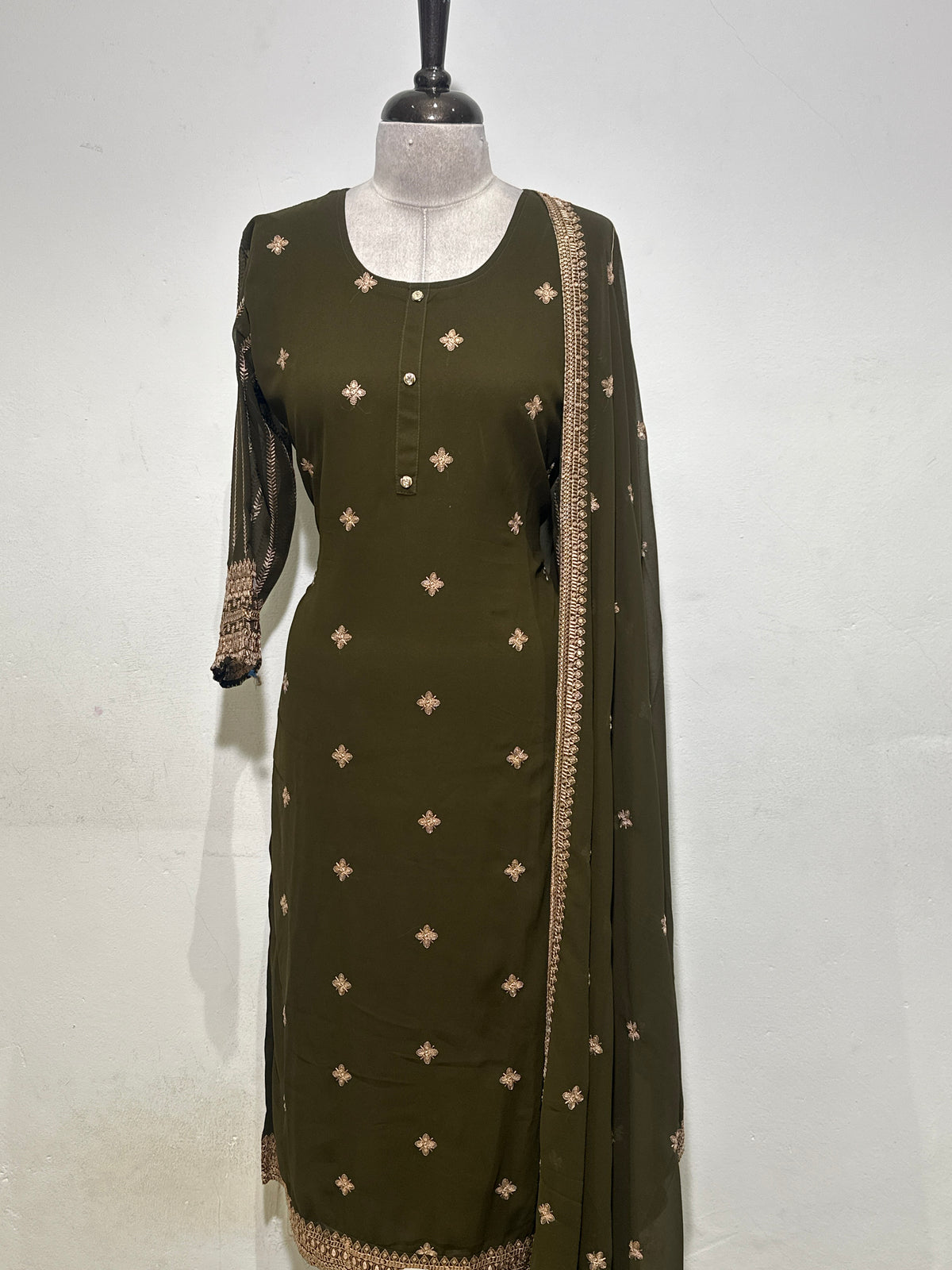 OFFER SALES READY TO WEAR SETS  -  IHA 35622