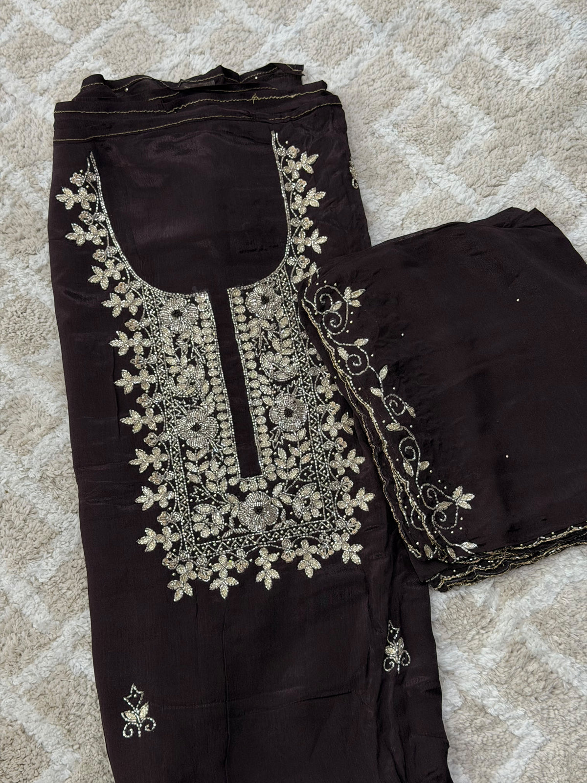 HANDWORKED UNSTITCHED ALWAR SUTS - IHA 36041