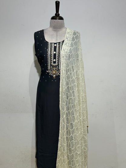 OFFER SALES READY TO WEAR SETS  -  IHA 35622