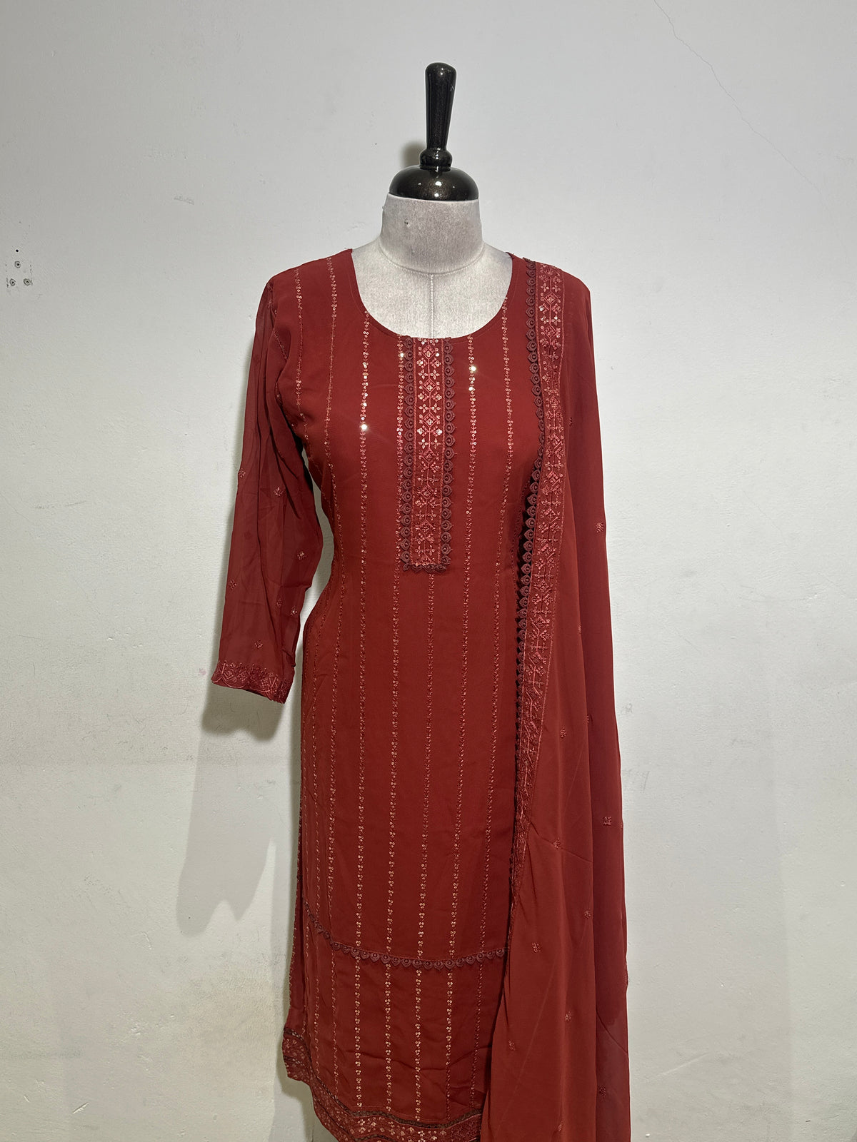 OFFER SALES READY TO WEAR SETS  -  IHA 35622