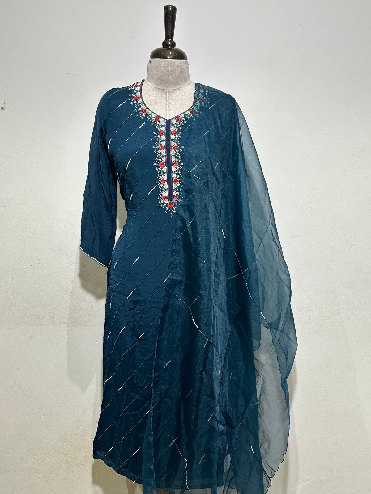 OFFER SALES READY TO WEAR SETS  -  IHA 35622