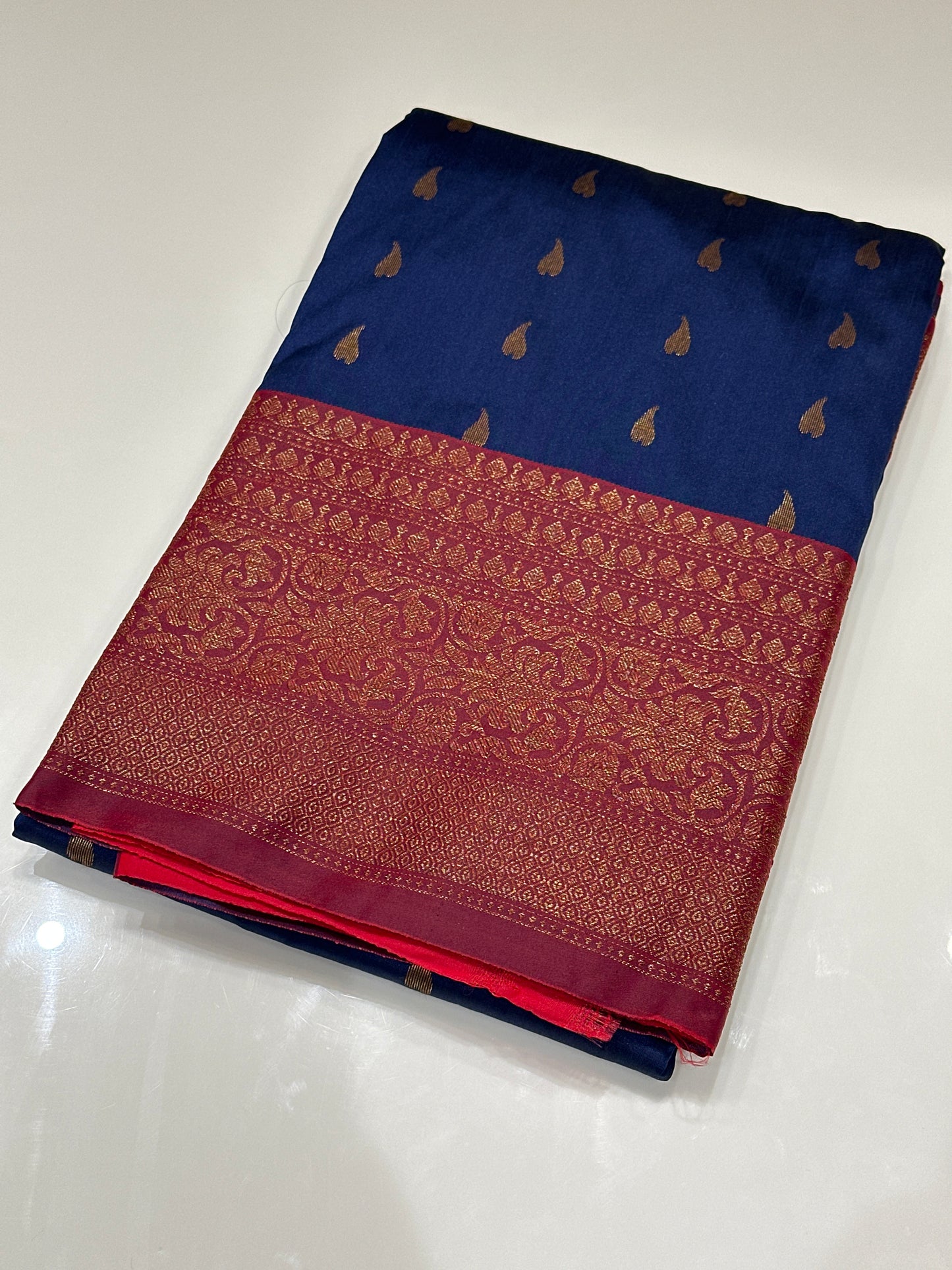OFFER SALES SAREES - IHA 27137