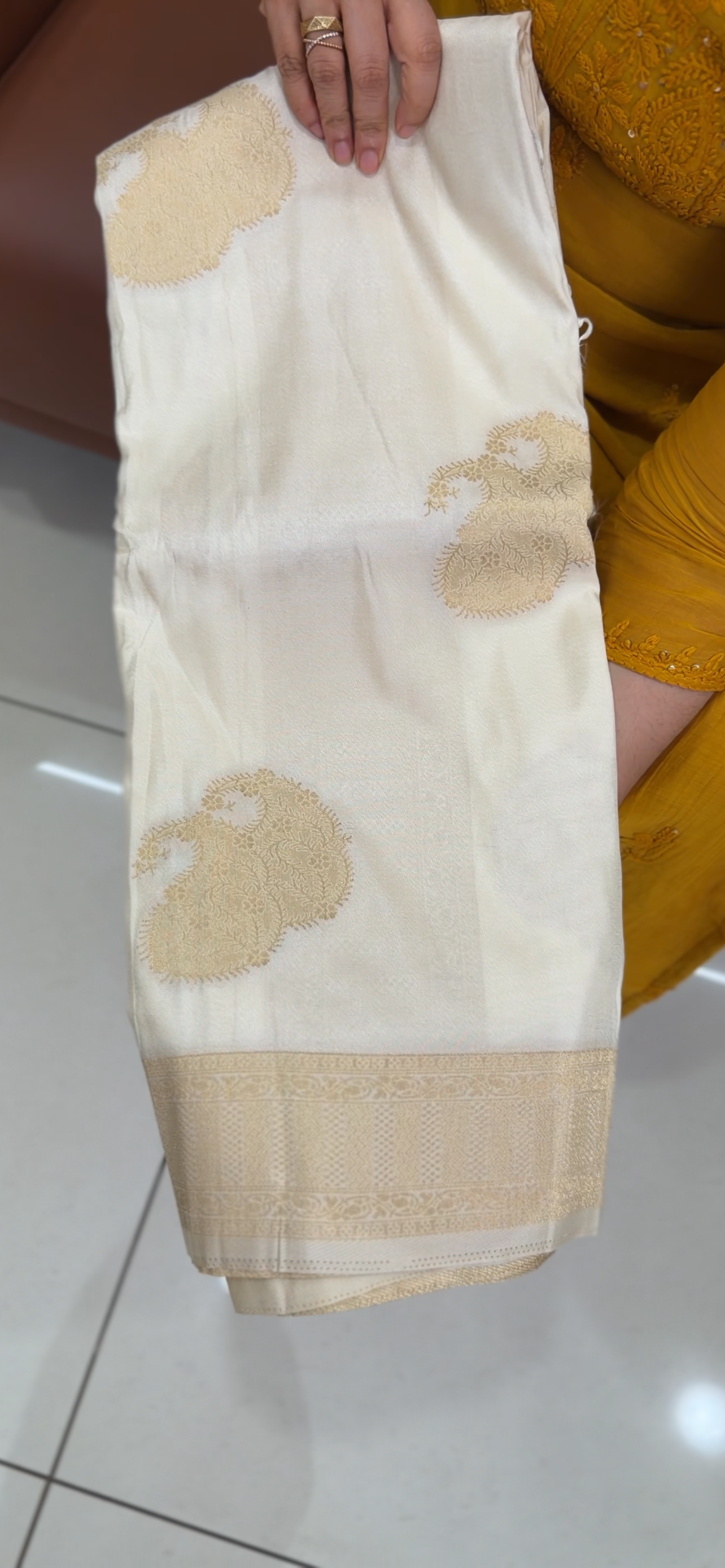 OFFER SALES ONAM SAREES - IHA 34730