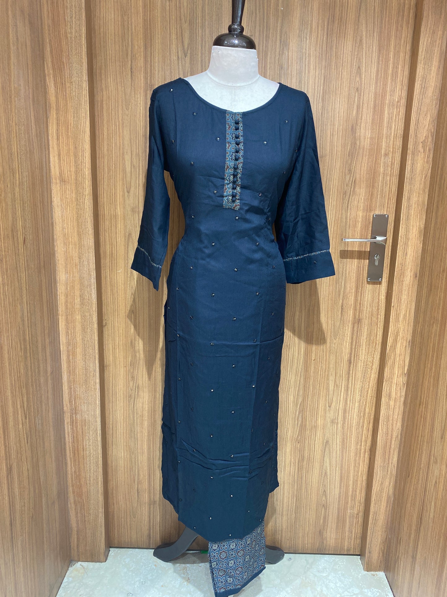 OFFER SALES TOP AND BOTTOM - IHA 27057