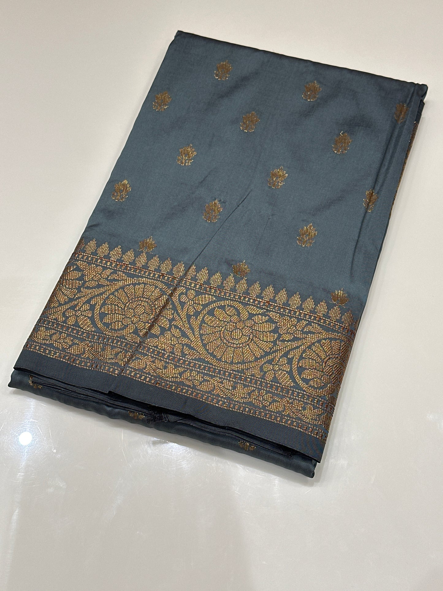OFFER SALES SAREES - IHA 27137