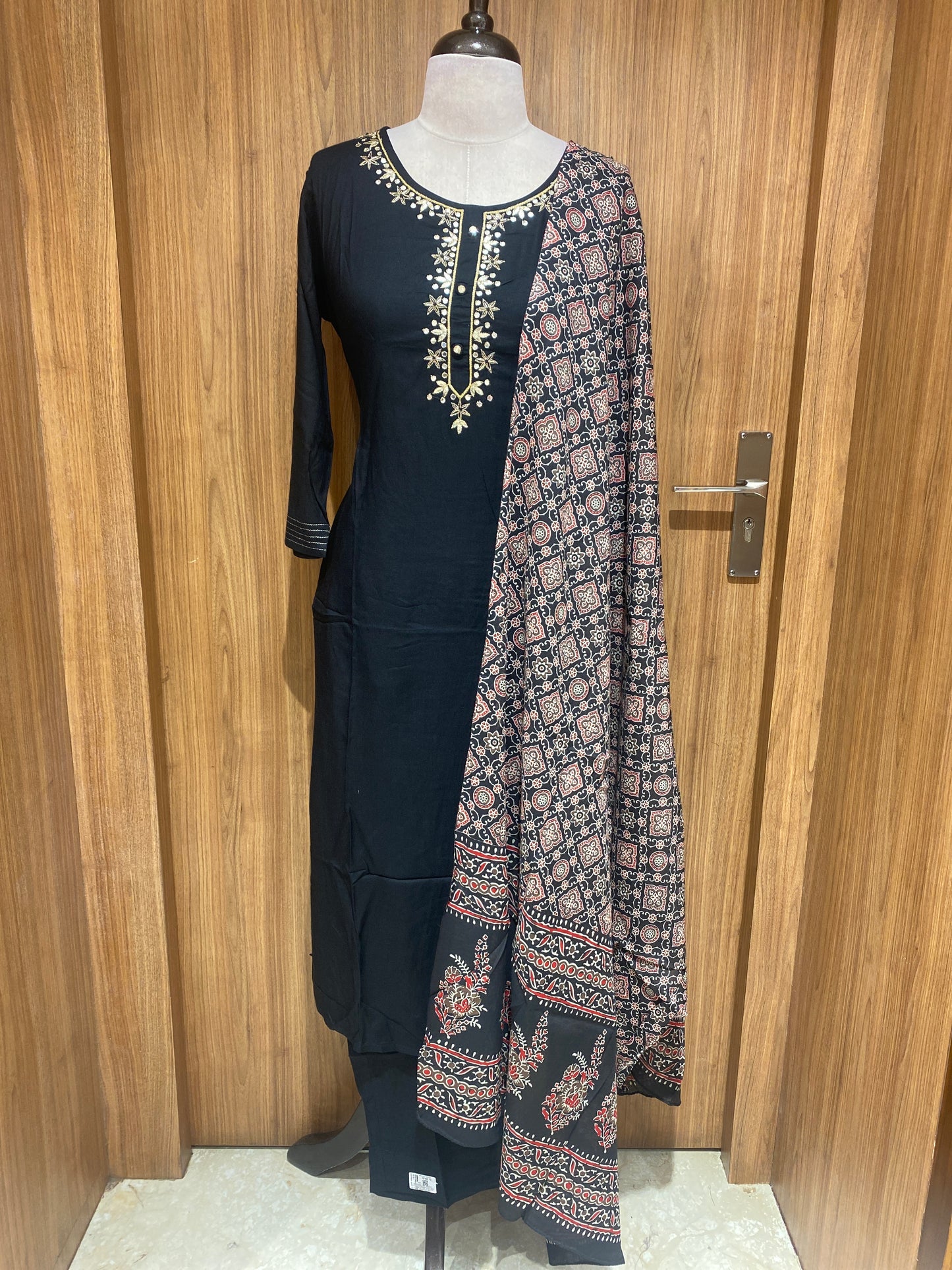 OFFER SALES TOP AND BOTTOM - IHA 27066