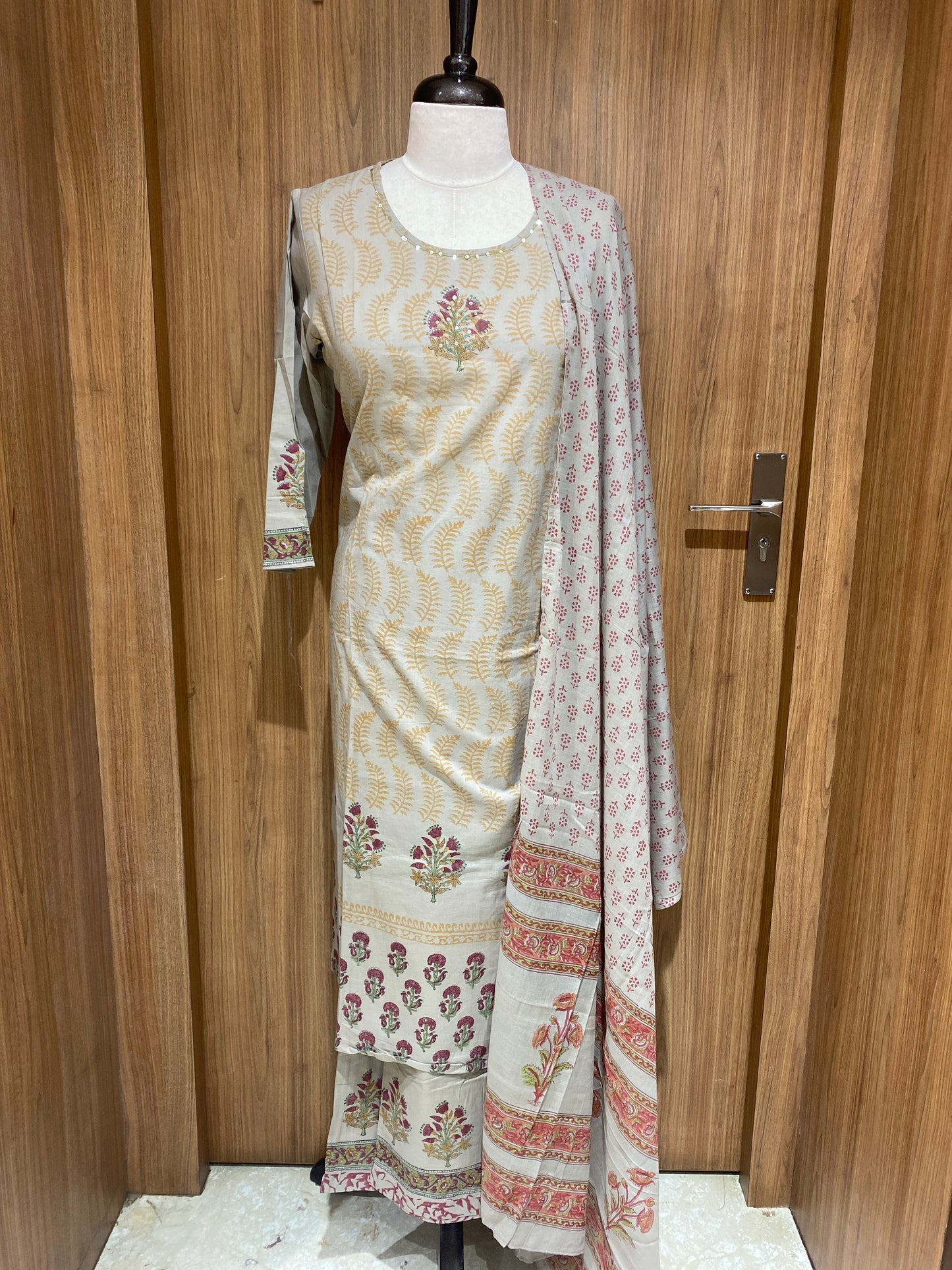 OFFER SALES TOP AND BOTTOM - IHA 27057