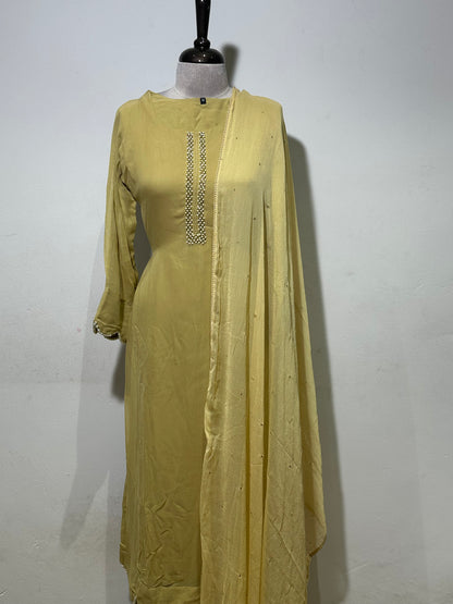 OFFER SALES READY TO WEAR SETS  -  IHA 35622