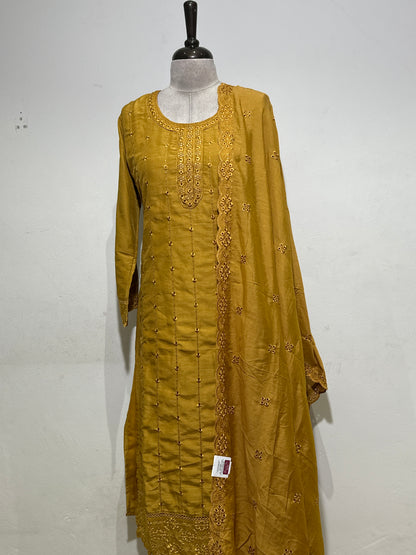 OFFER SALES READY TO WEAR SETS  -  IHA 35622
