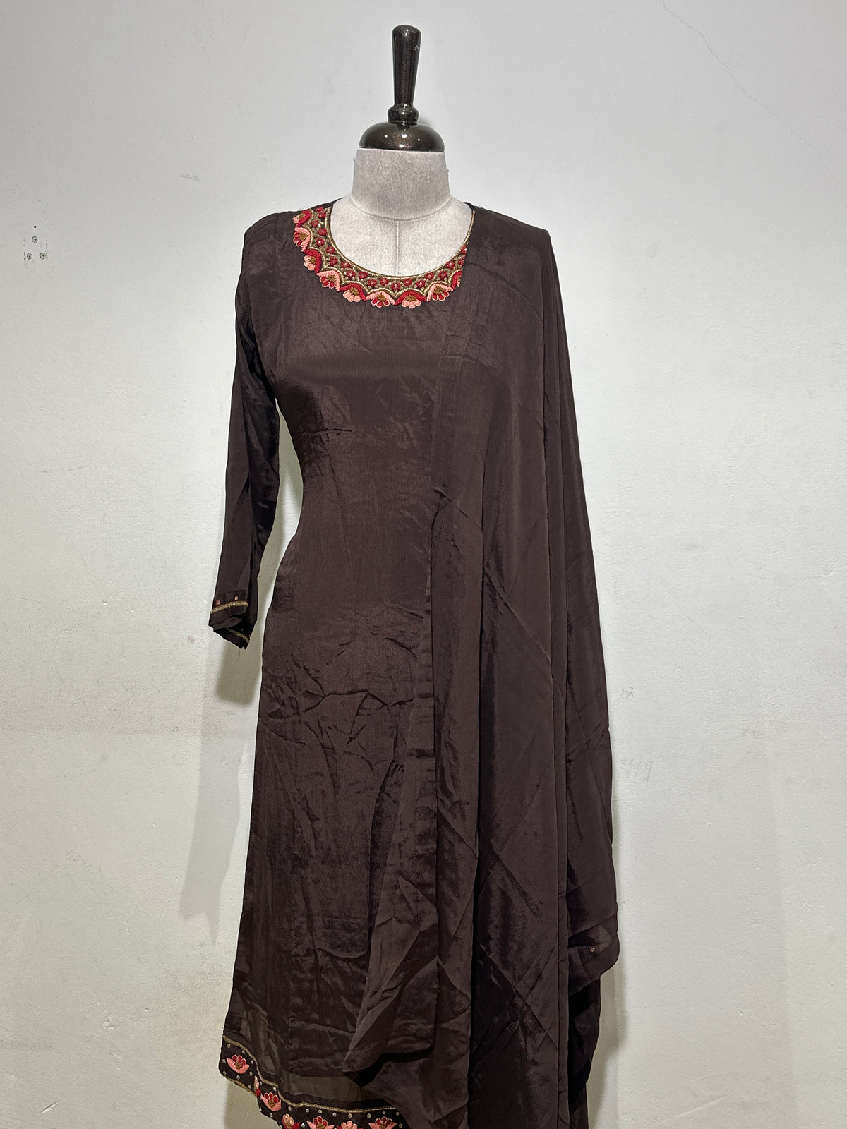OFFER SALES READY TO WEAR SETS  -  IHA 35622