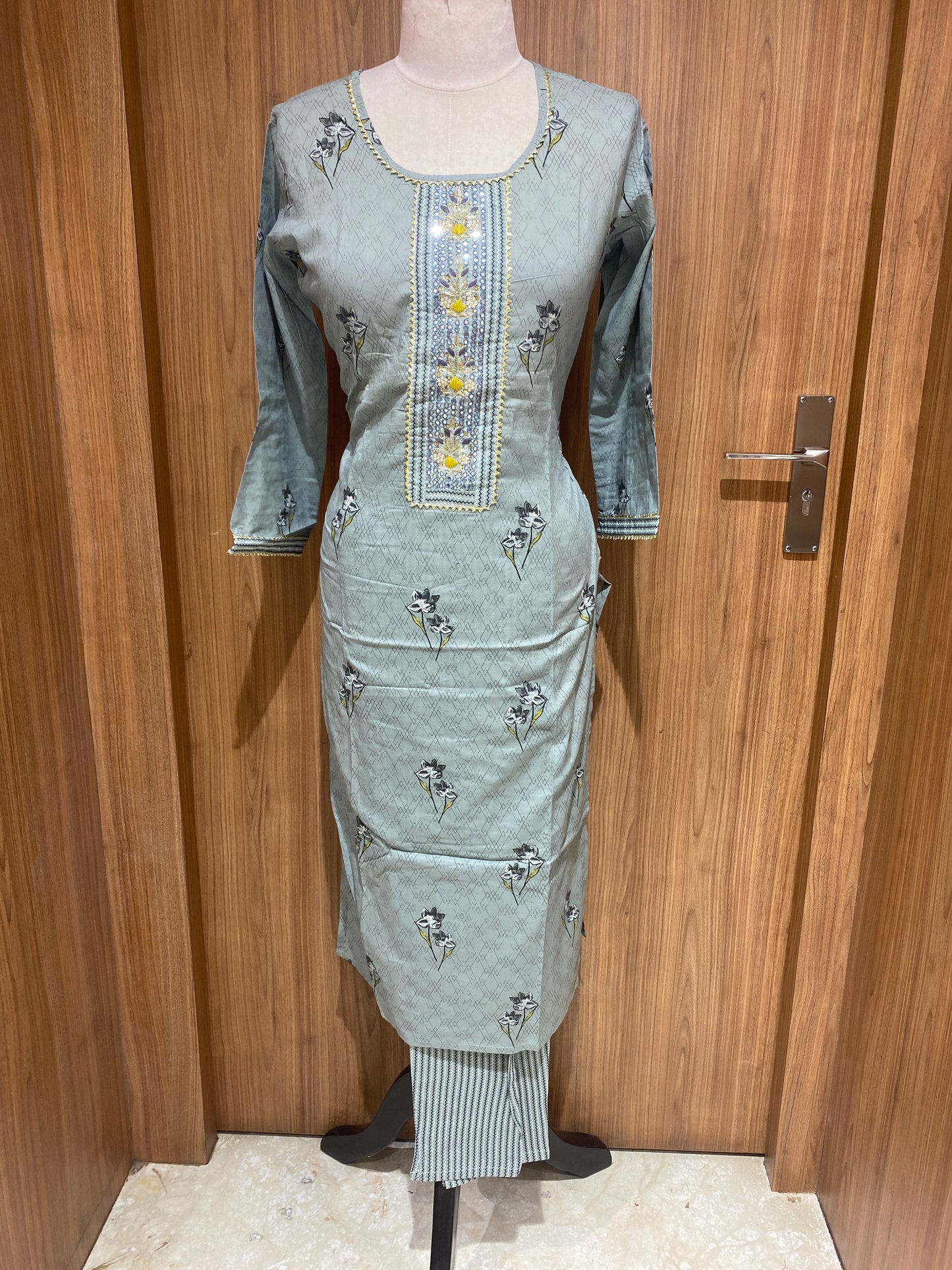 OFFER SALES TOP AND BOTTOM - IHA 27052