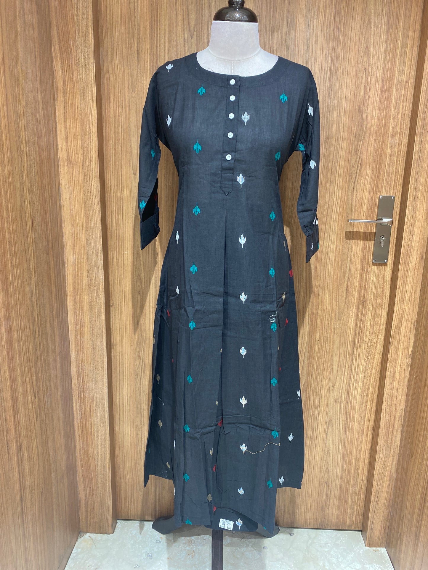 OFFER SALES TOP AND BOTTOM - IHA 27052