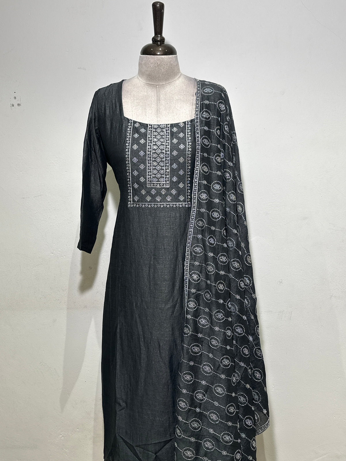 OFFER SALES READY TO WEAR SETS  -  IHA 35622