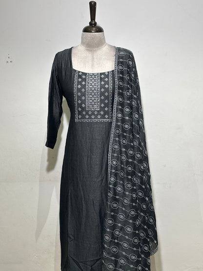 OFFER SALES READY TO WEAR SETS  -  IHA 35622