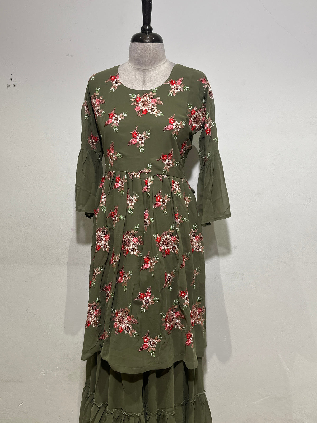 OFFER SALES READY TO WEAR SETS  -  IHA 35622