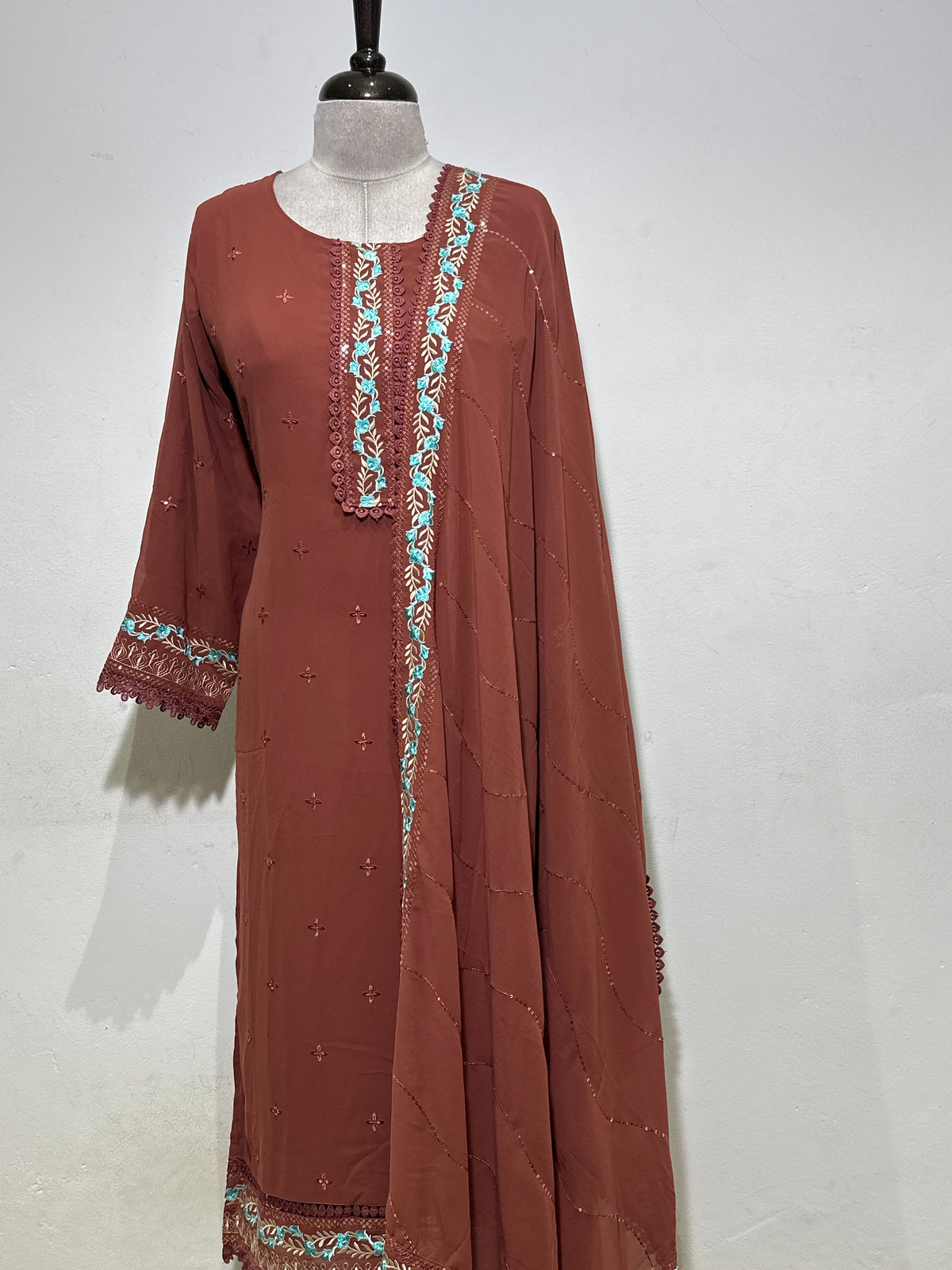 OFFER SALES READY TO WEAR SETS  -  IHA 35622