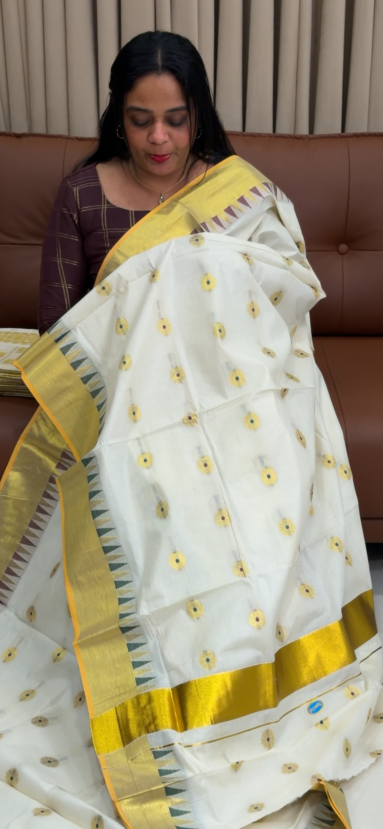 OFFER SALES ONAM SAREES -  IHA 34642