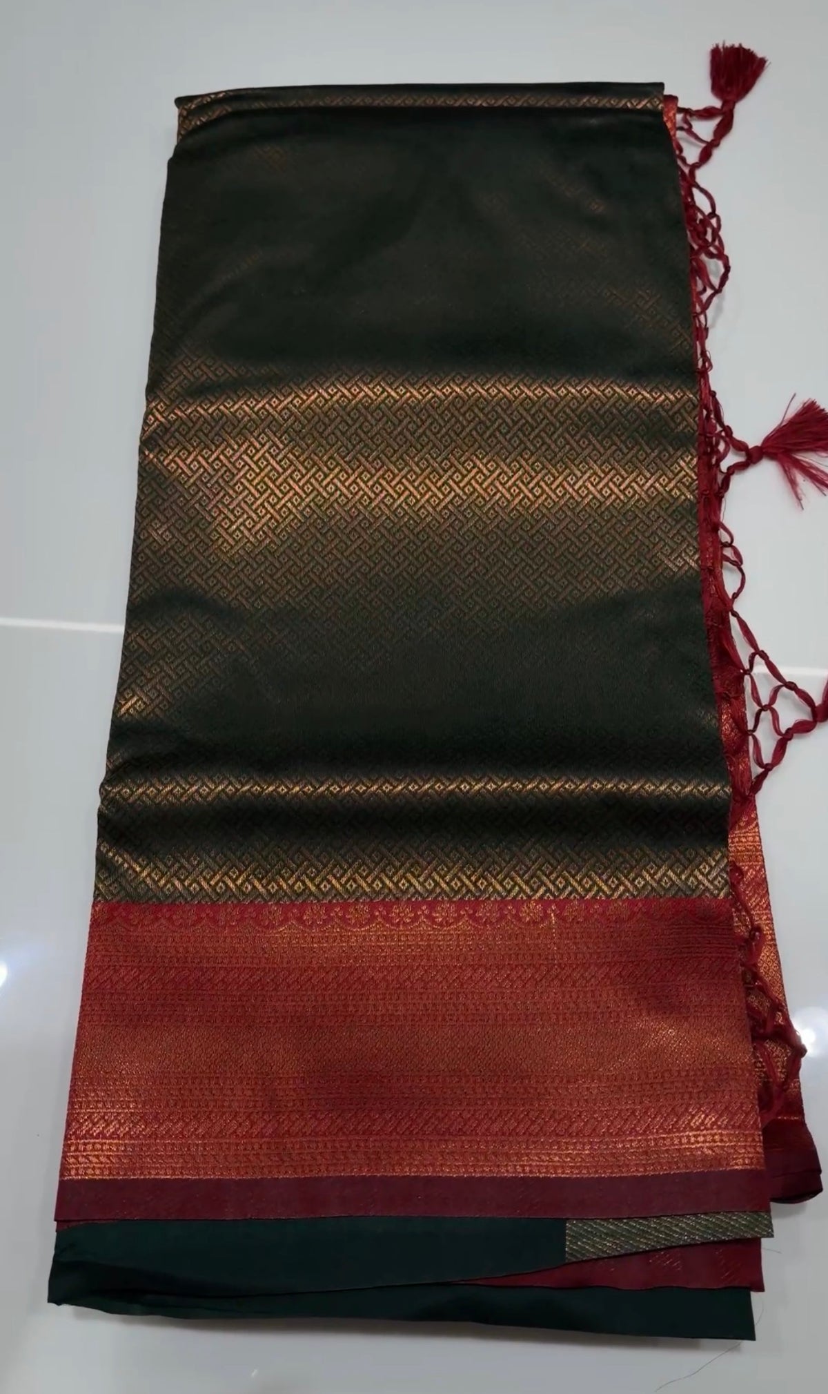OFFER SALES SAREES - IHA 35386