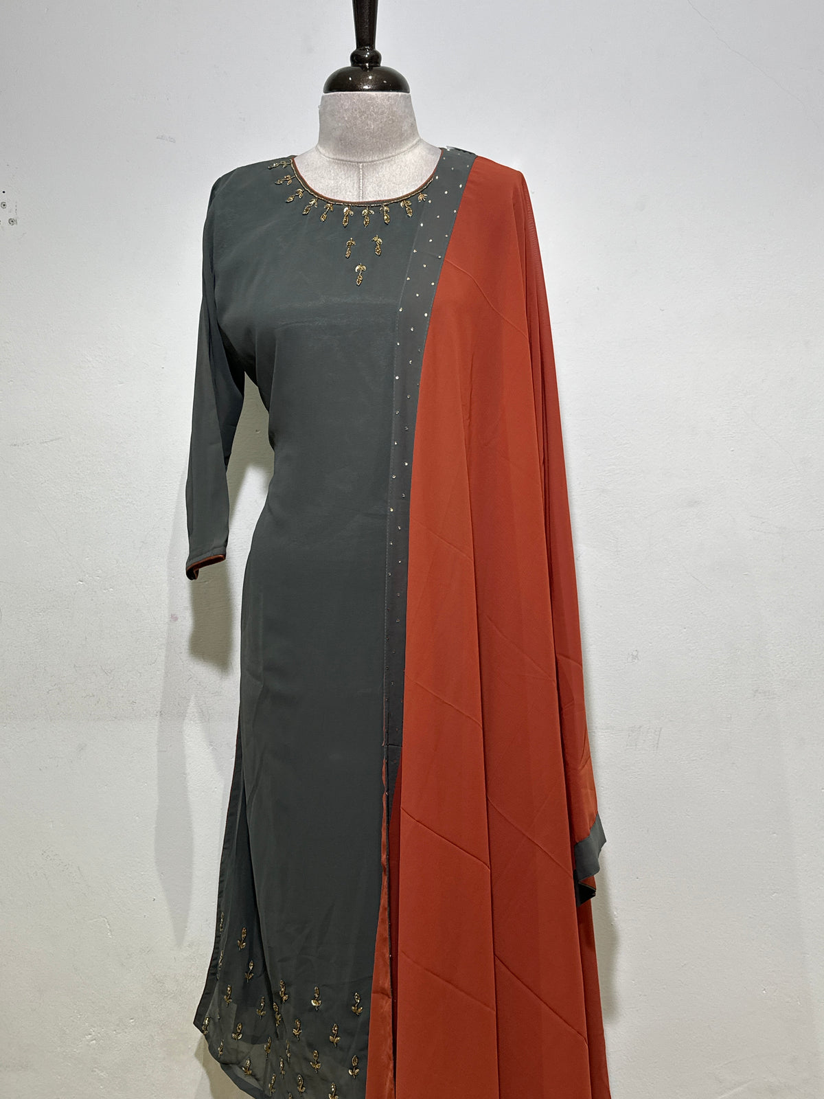 OFFER SALES READY TO WEAR SETS  -  IHA 35622