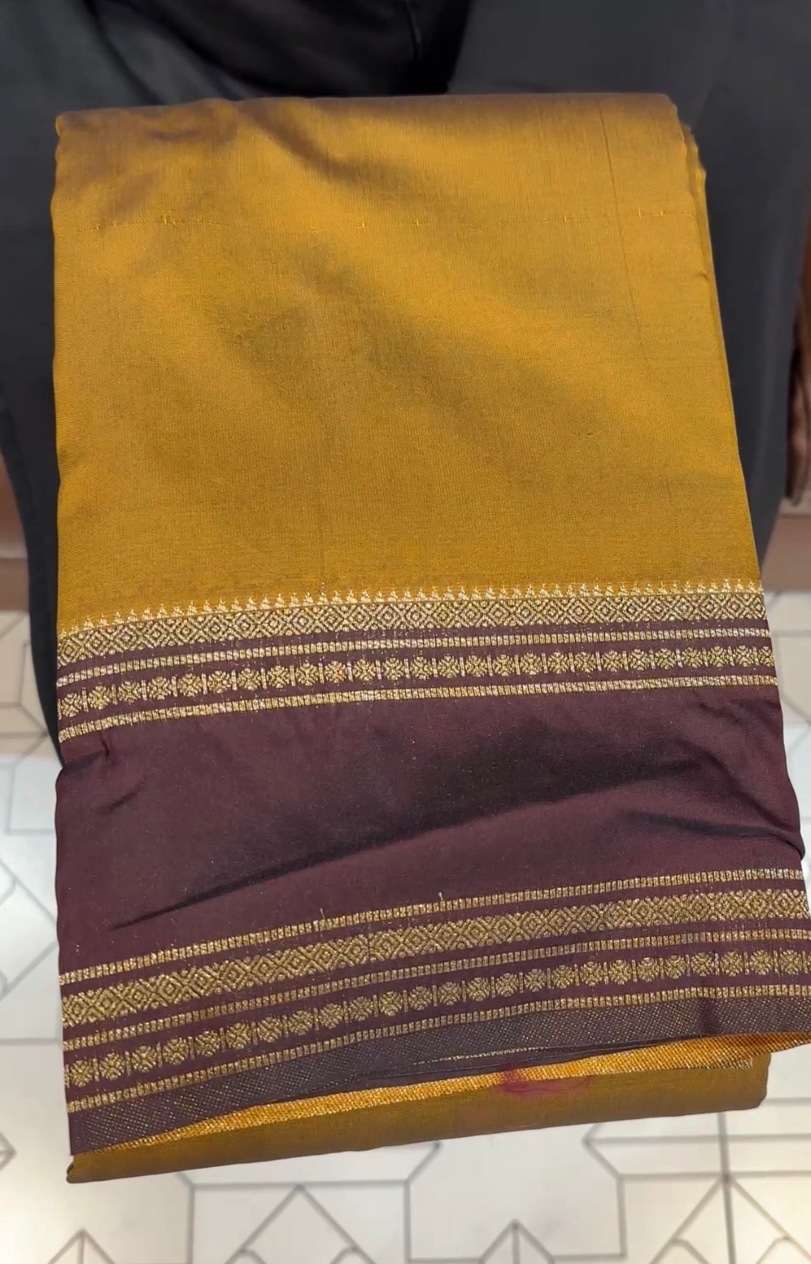 OFFER SALES SAREES - IHA 34996