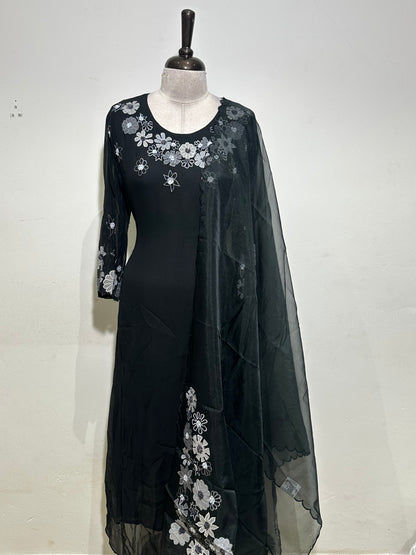 OFFER SALES READY TO WEAR SETS  -  IHA 35622