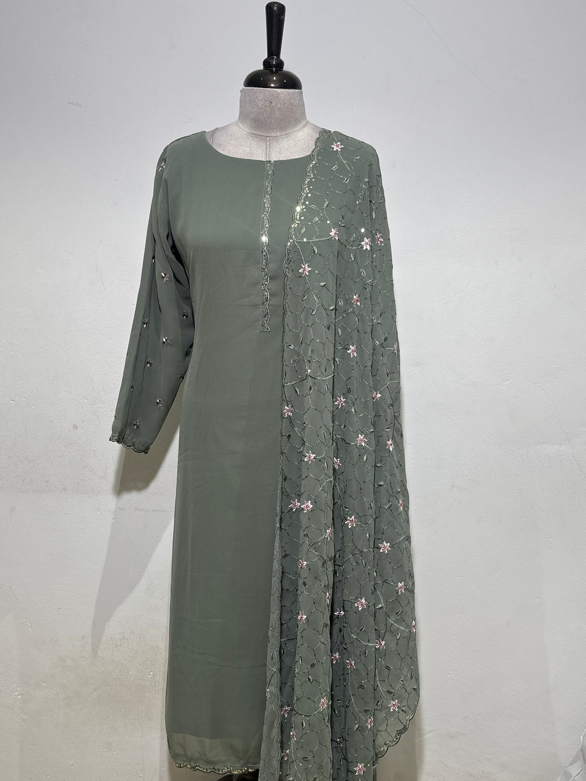 OFFER SALES READY TO WEAR SETS  -  IHA 35622