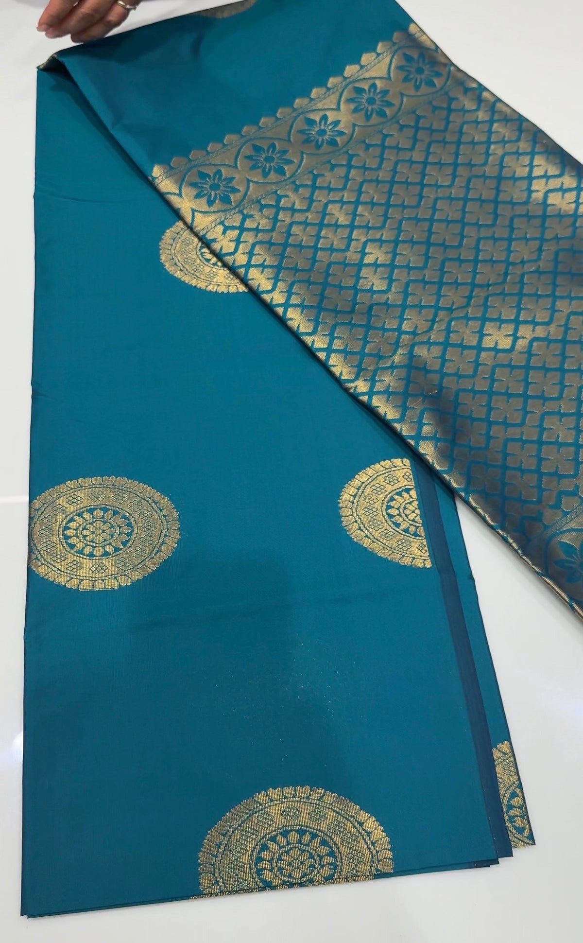 OFFER SALES SAREES - IHA 35439