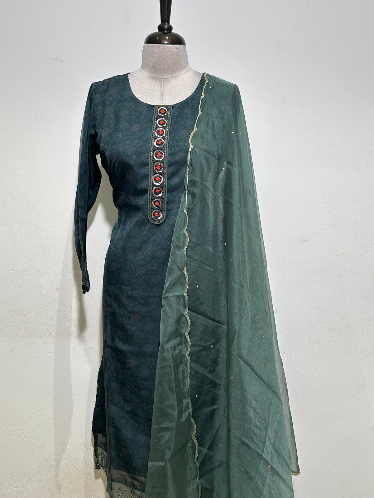OFFER SALES READY TO WEAR SETS  -  IHA 35622