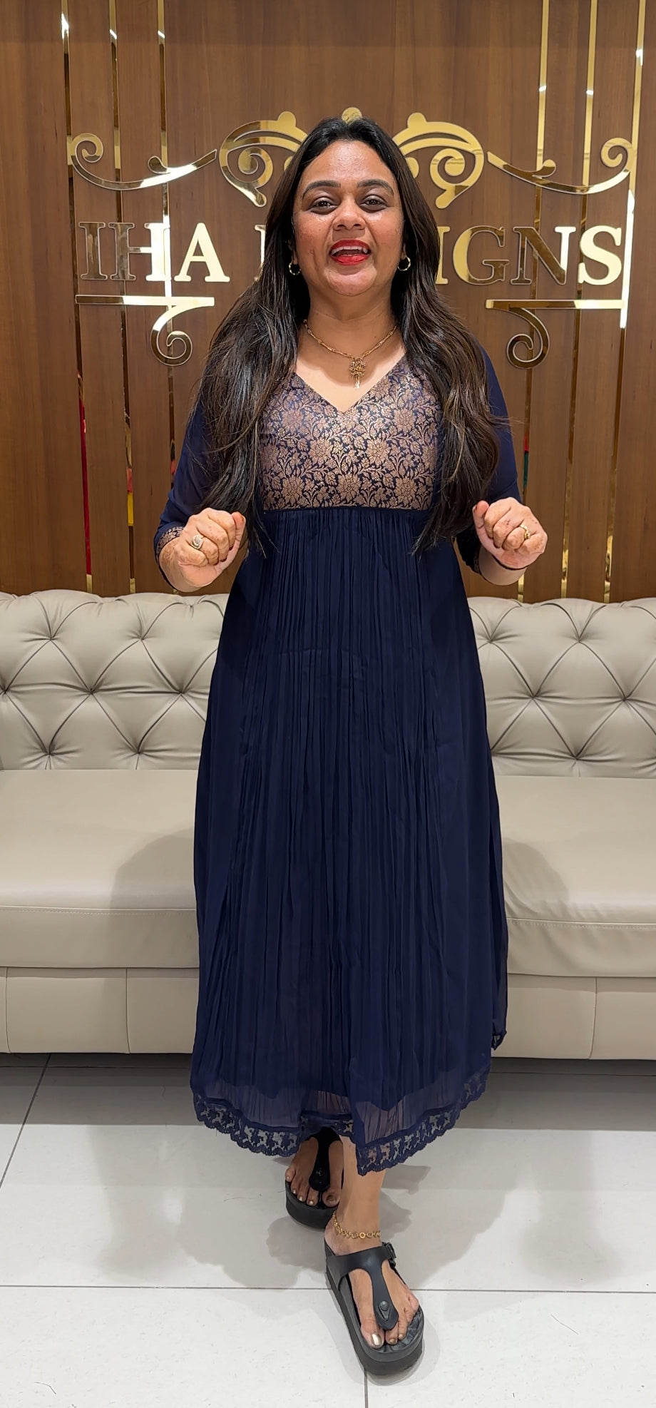 IHA'S IN-HOUSE ALINE TOPS  - IHA 23878