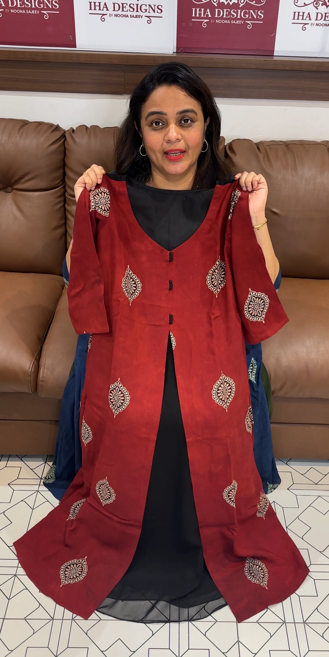 IHA'S IN-HOUSE PRINTED ALINE TOPS - IHA 26251